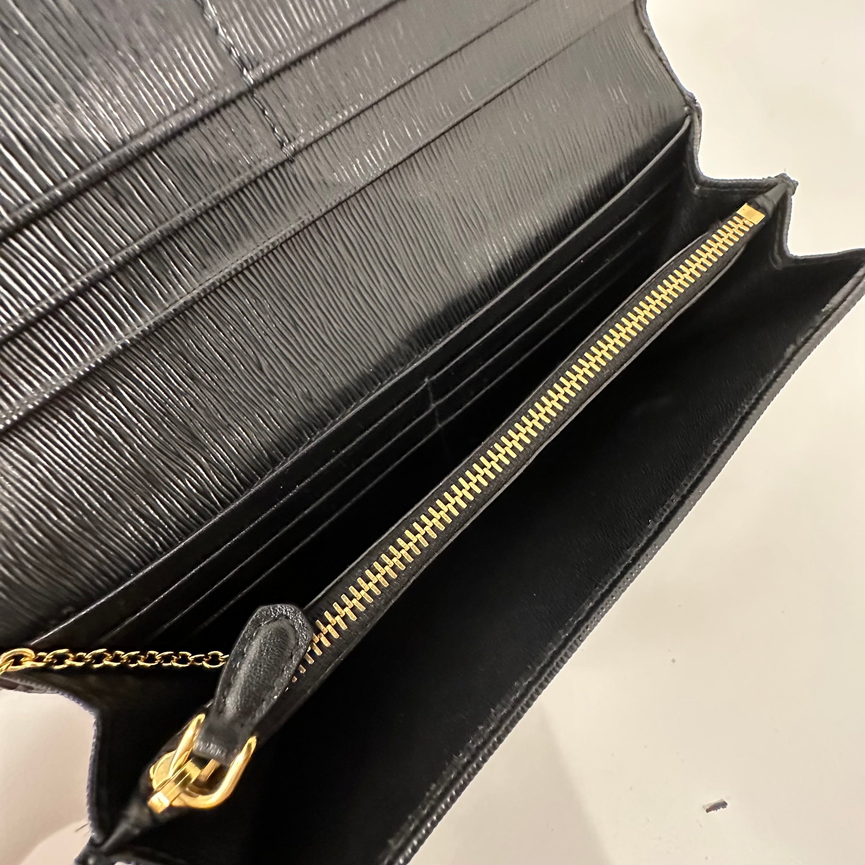 Vitello Move Long Wallet w/ Chain