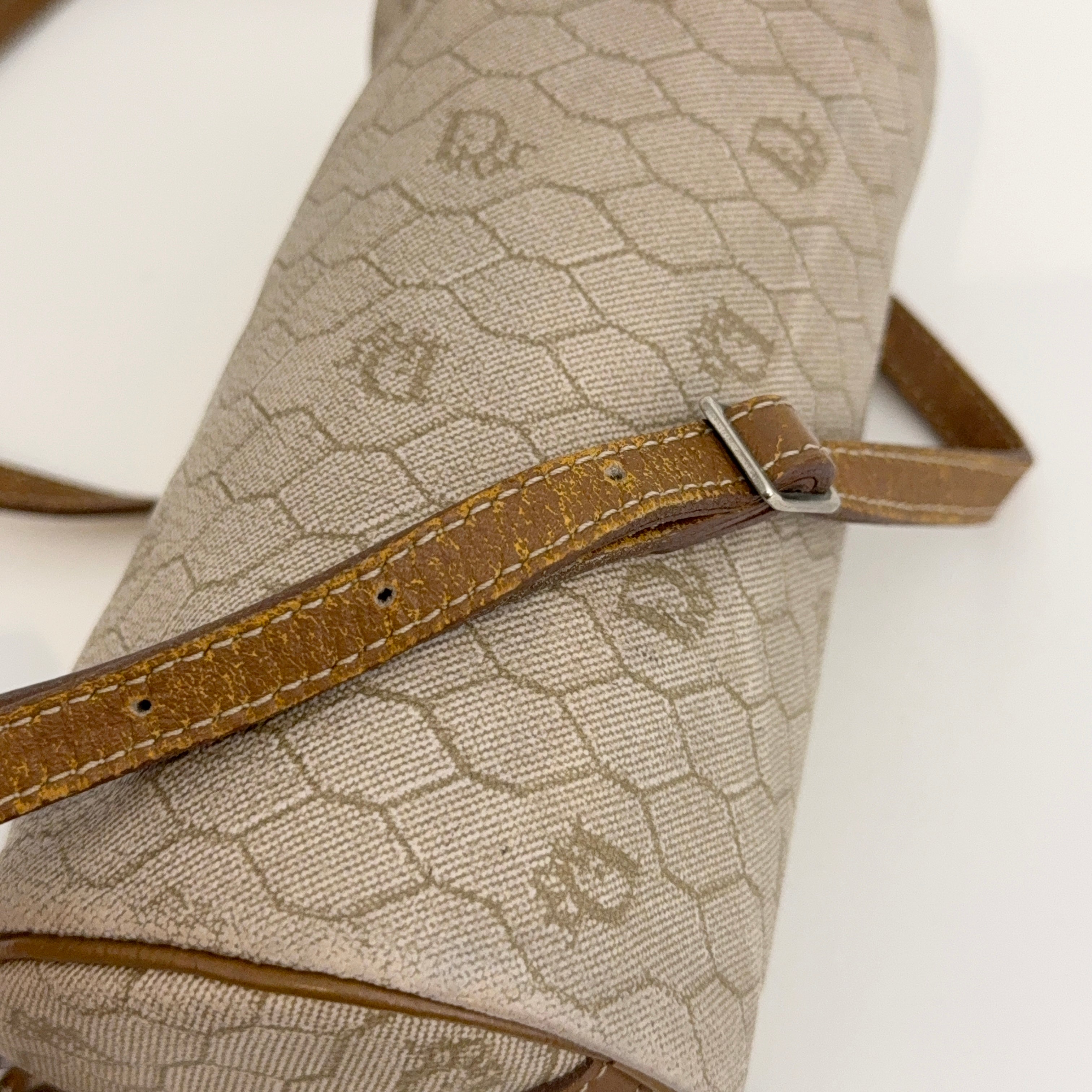 Circle Honeycomb Shoulder Bag