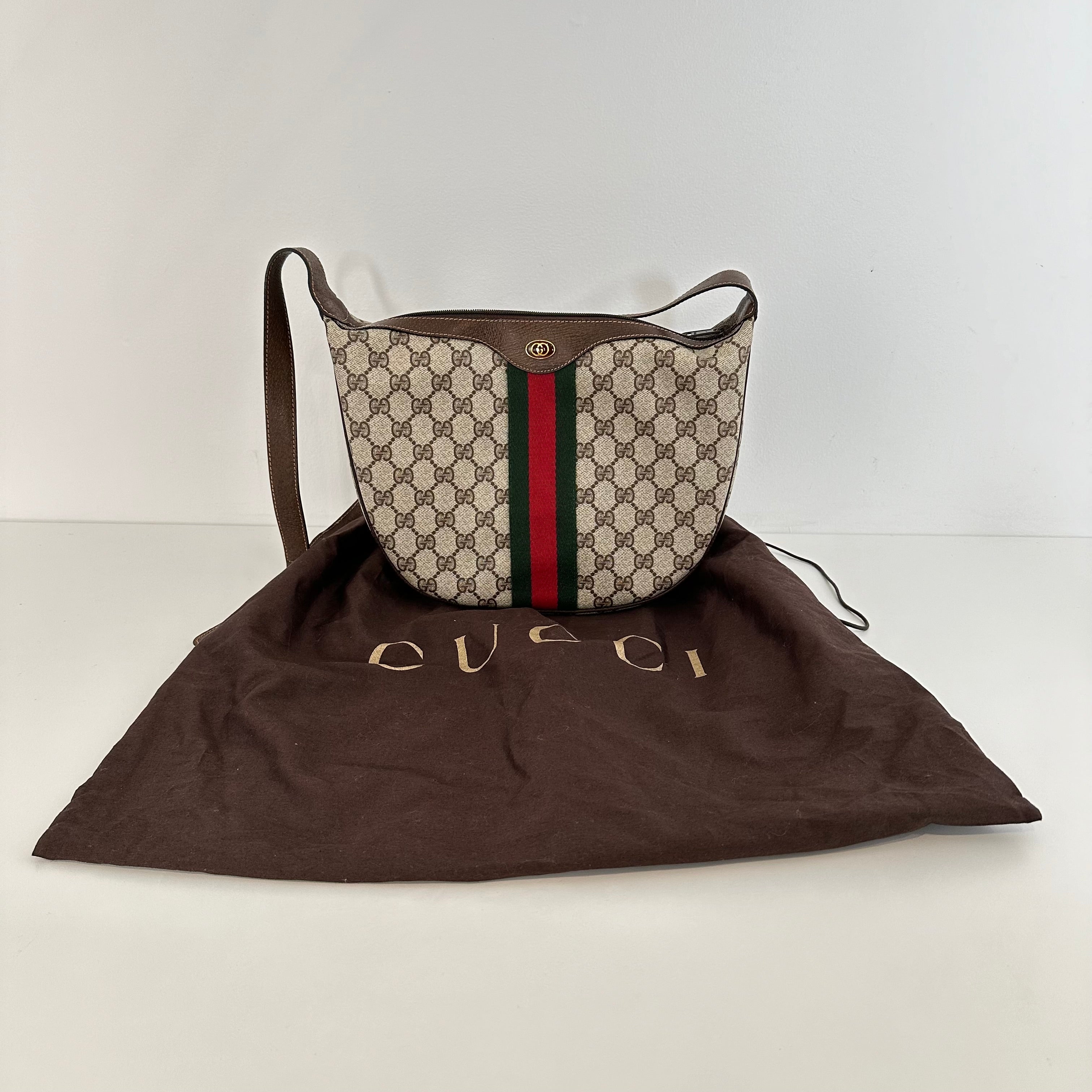 GG Supreme Sherry Shoulder Bag