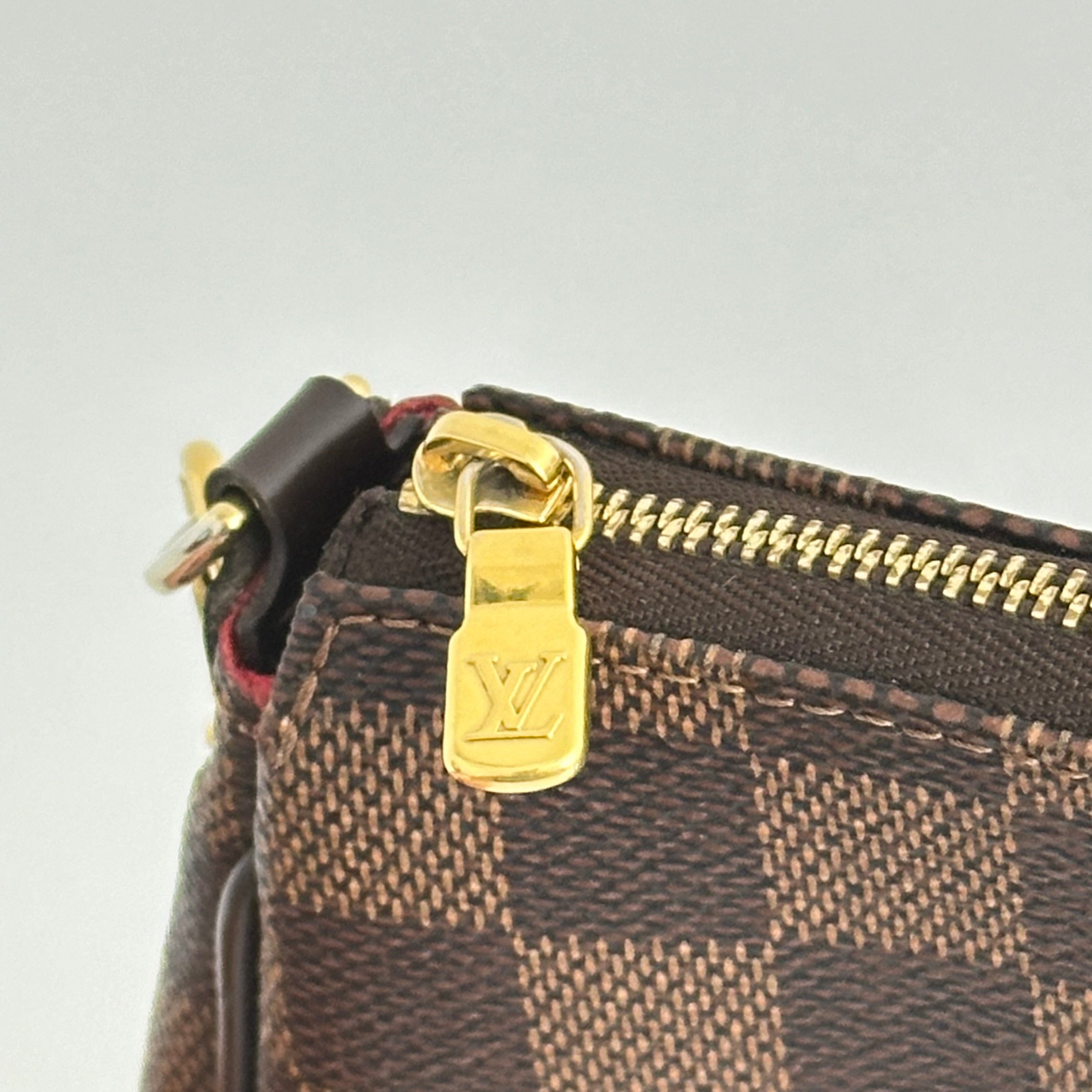 Eva Pochette