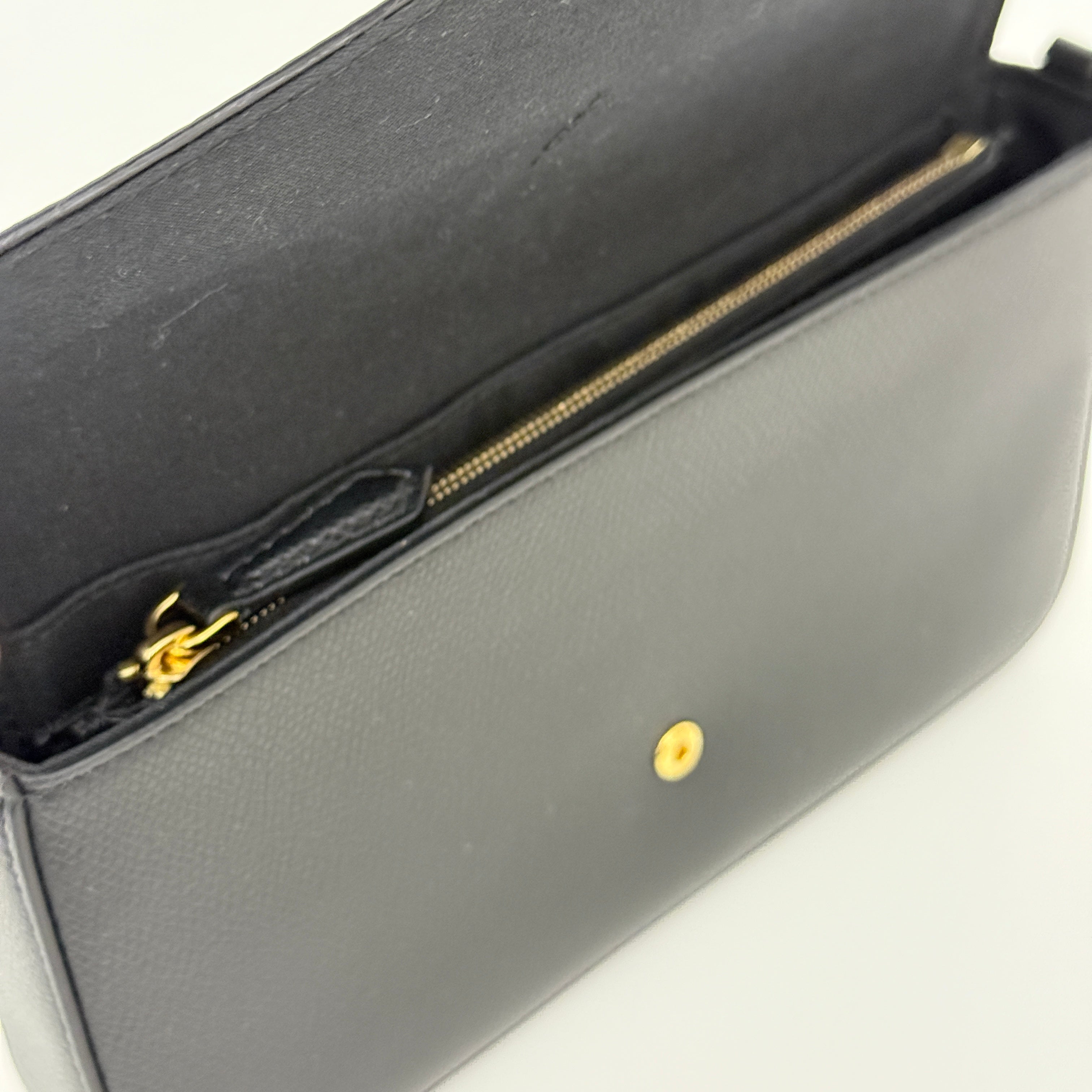 Continental Envelope Wallet on Chain