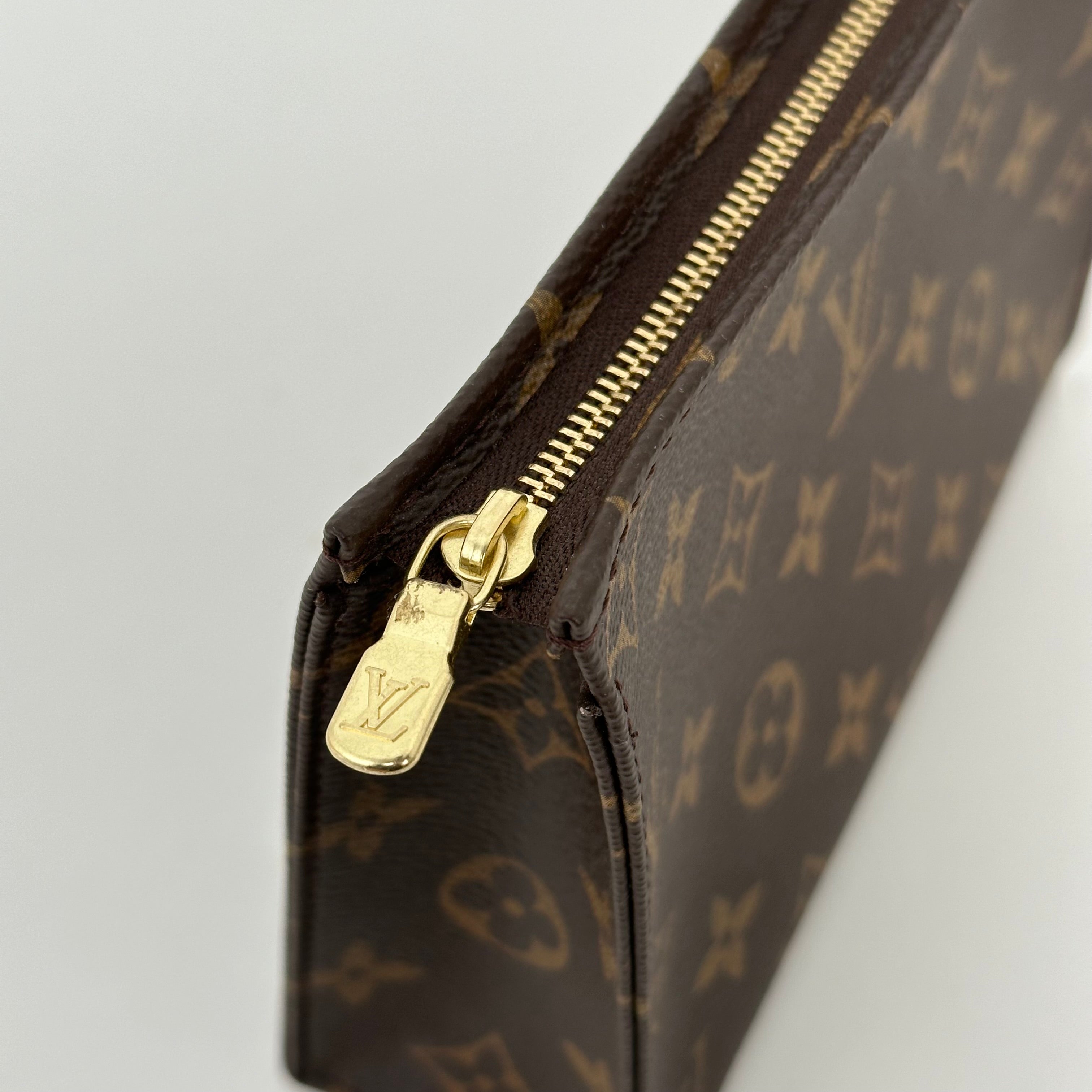 Toiletry Pouch 19