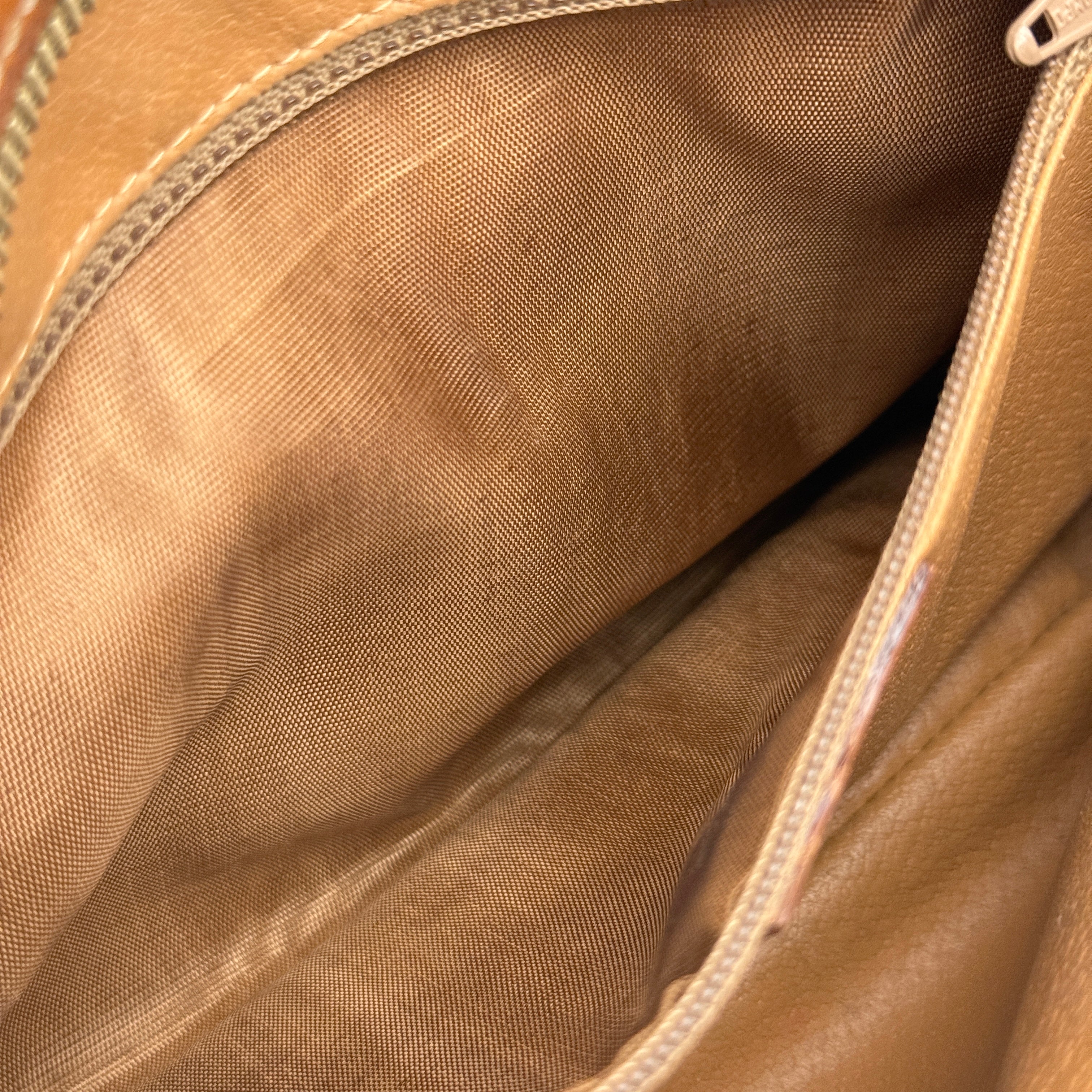 Macadam Crossbody