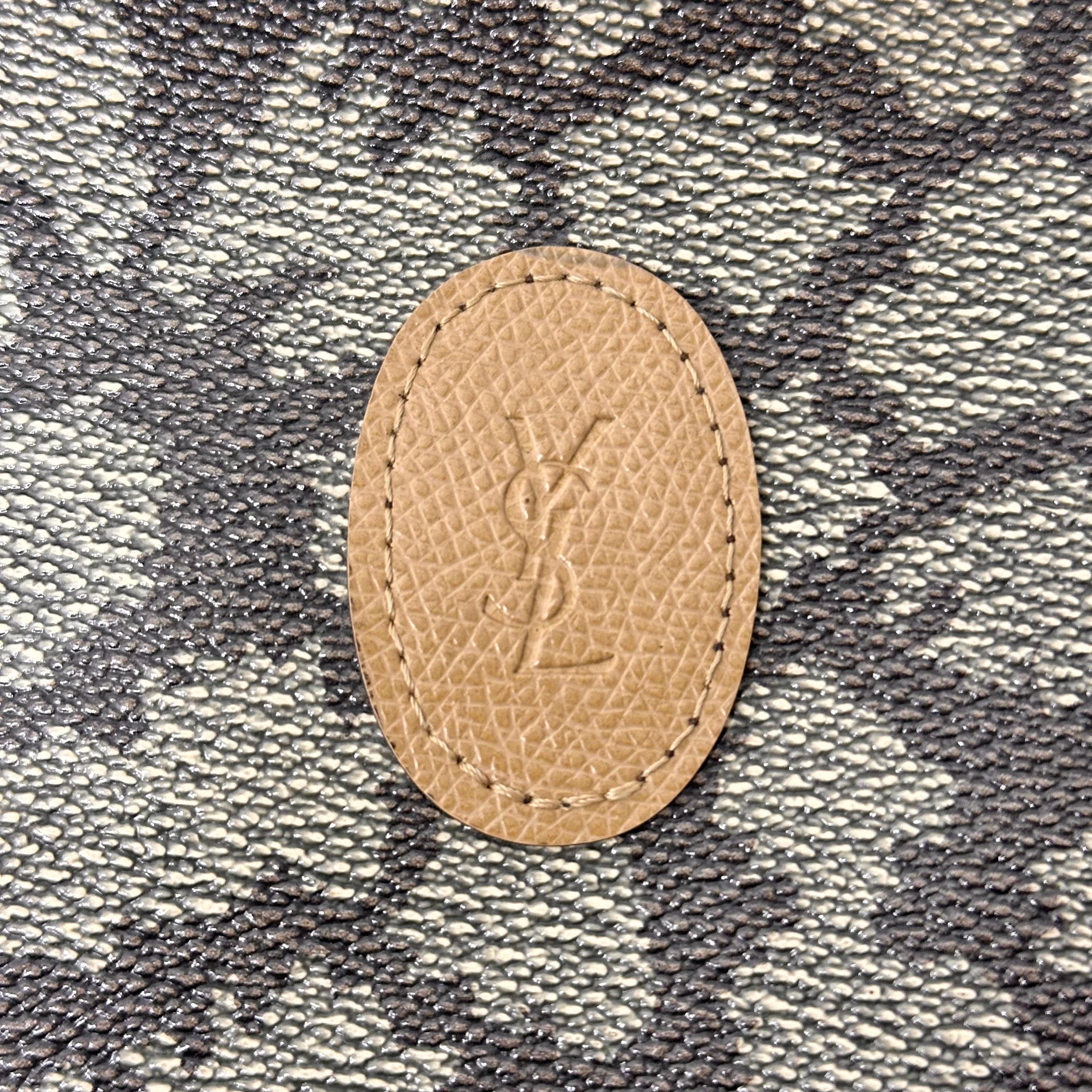 Giraffe Pouch