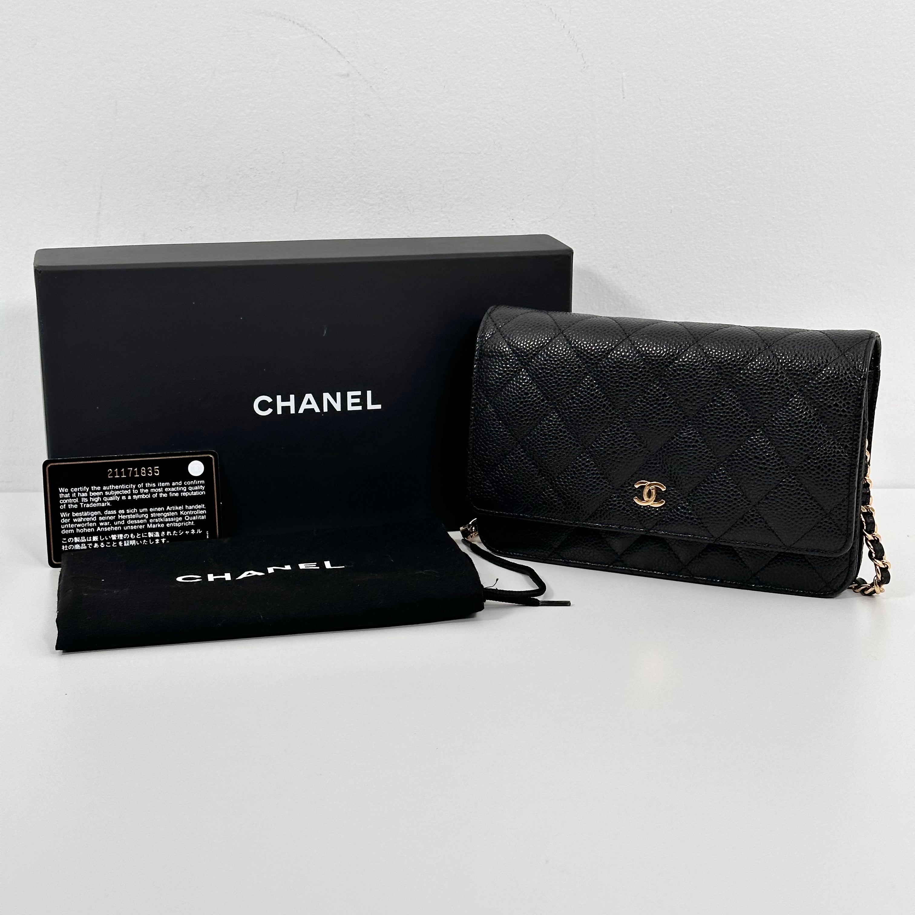 Classic Black Caviar Wallet on Chain (WOC)