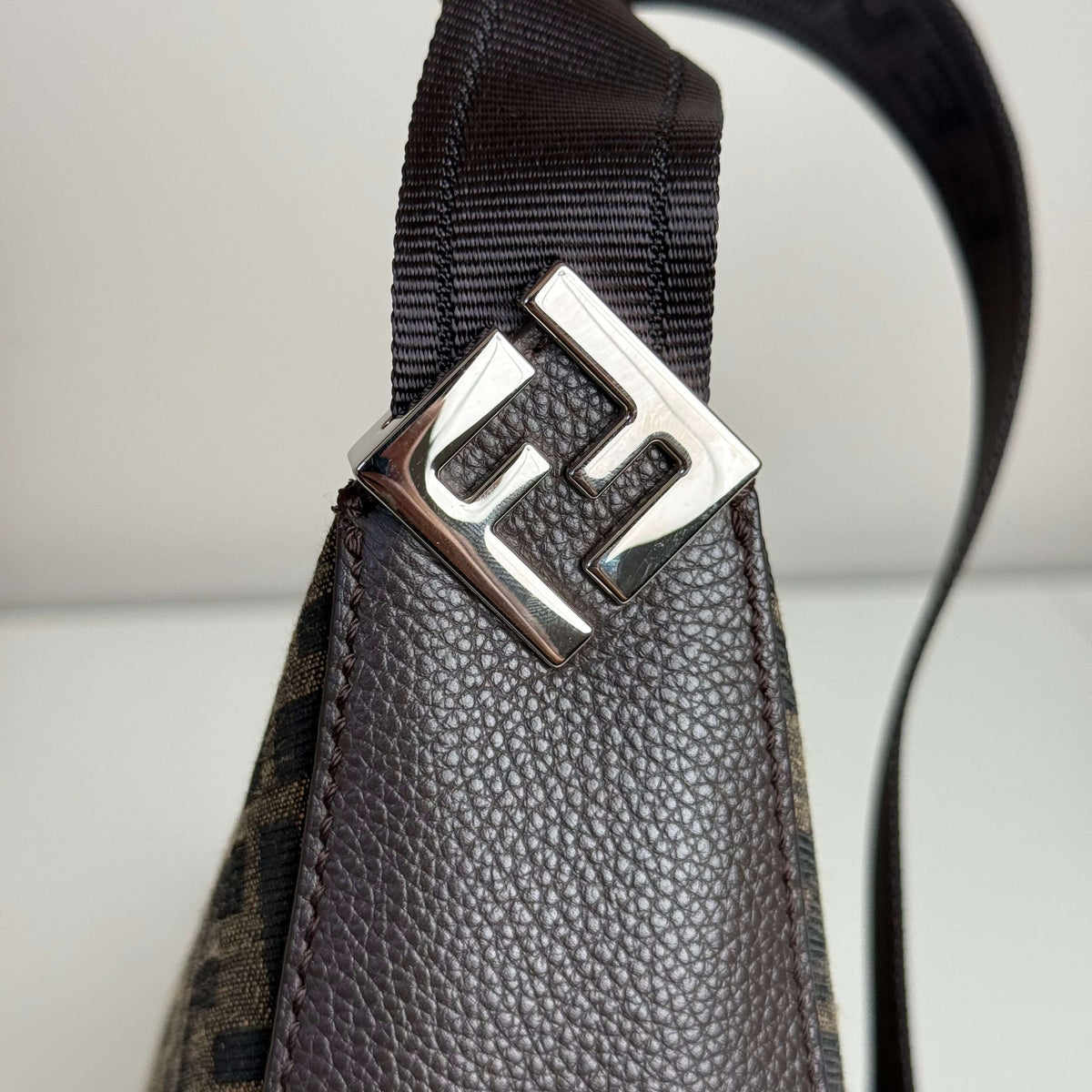Zucca Messenger Bag