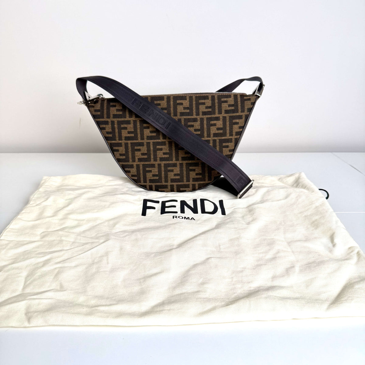 Zucca Messenger Bag