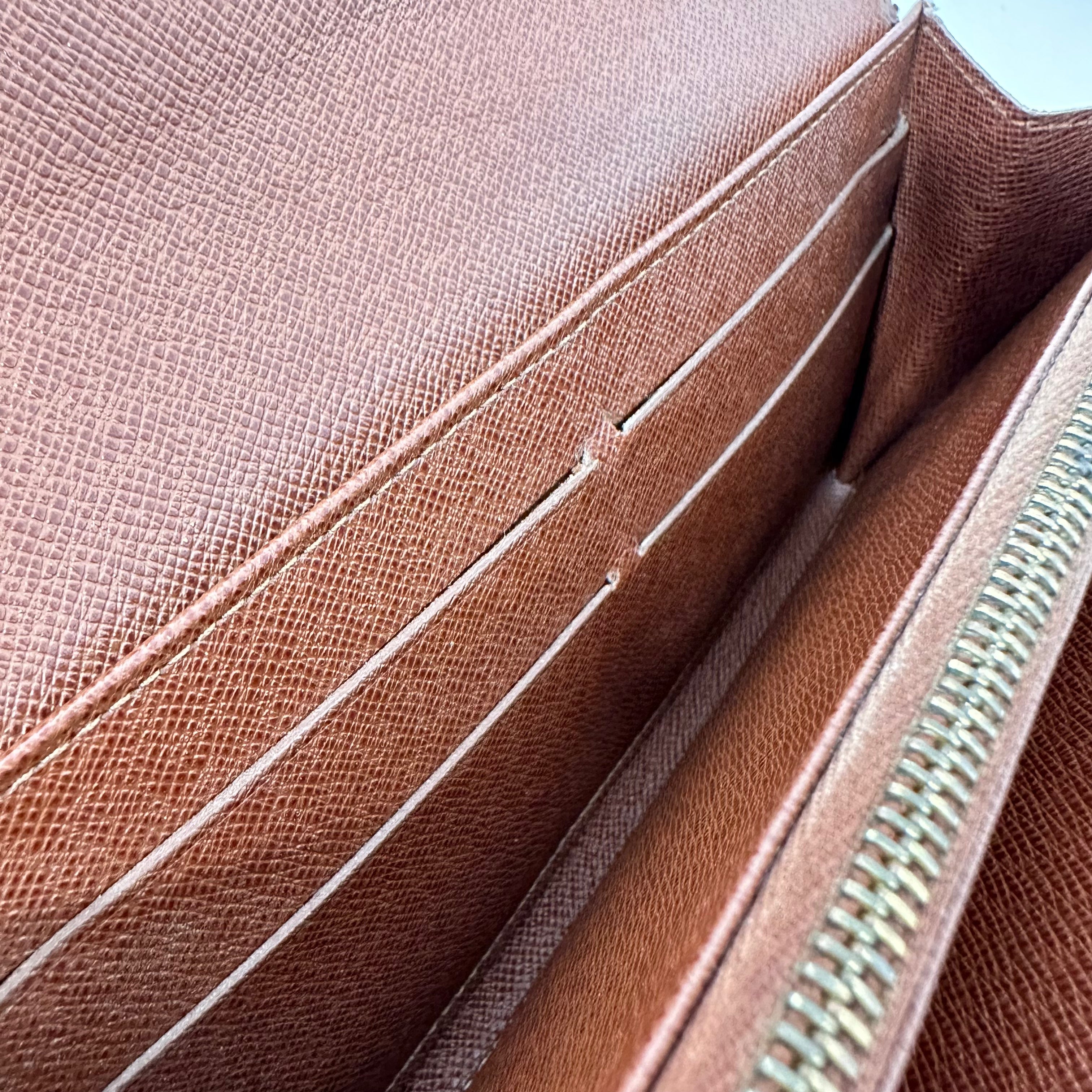 Sarah Wallet with Gold Chain