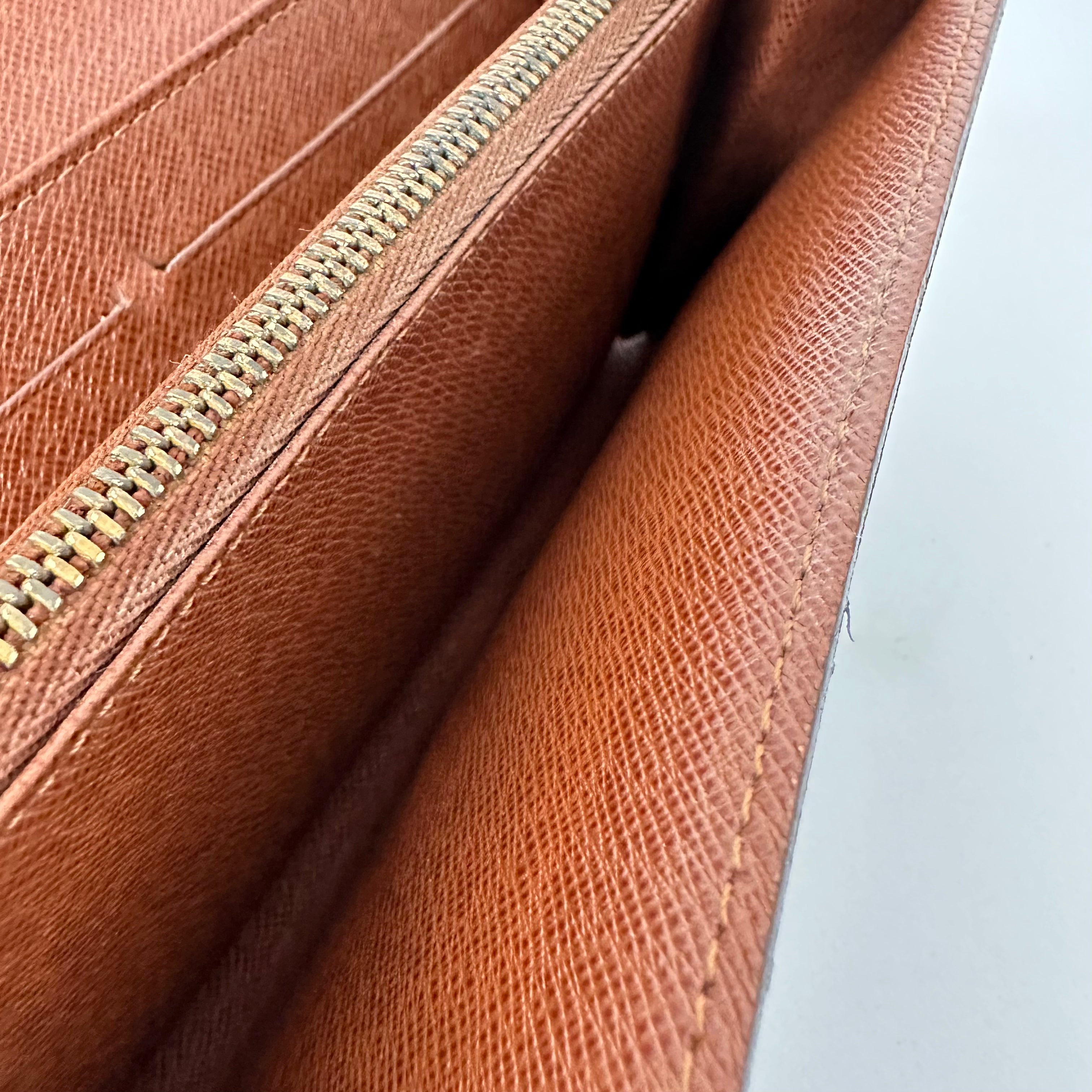 Sarah Wallet with Gold Chain