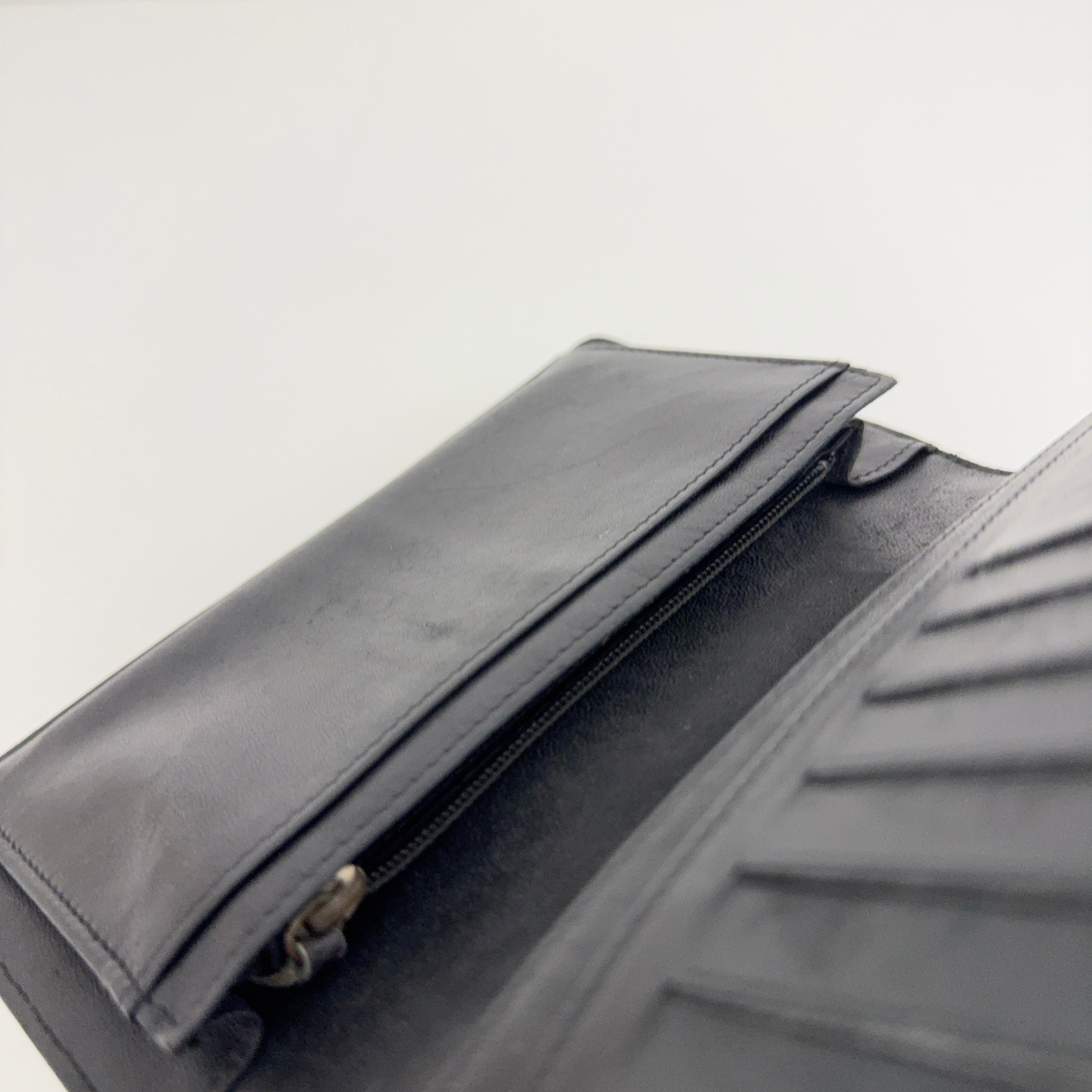 Icon Patent Wallet