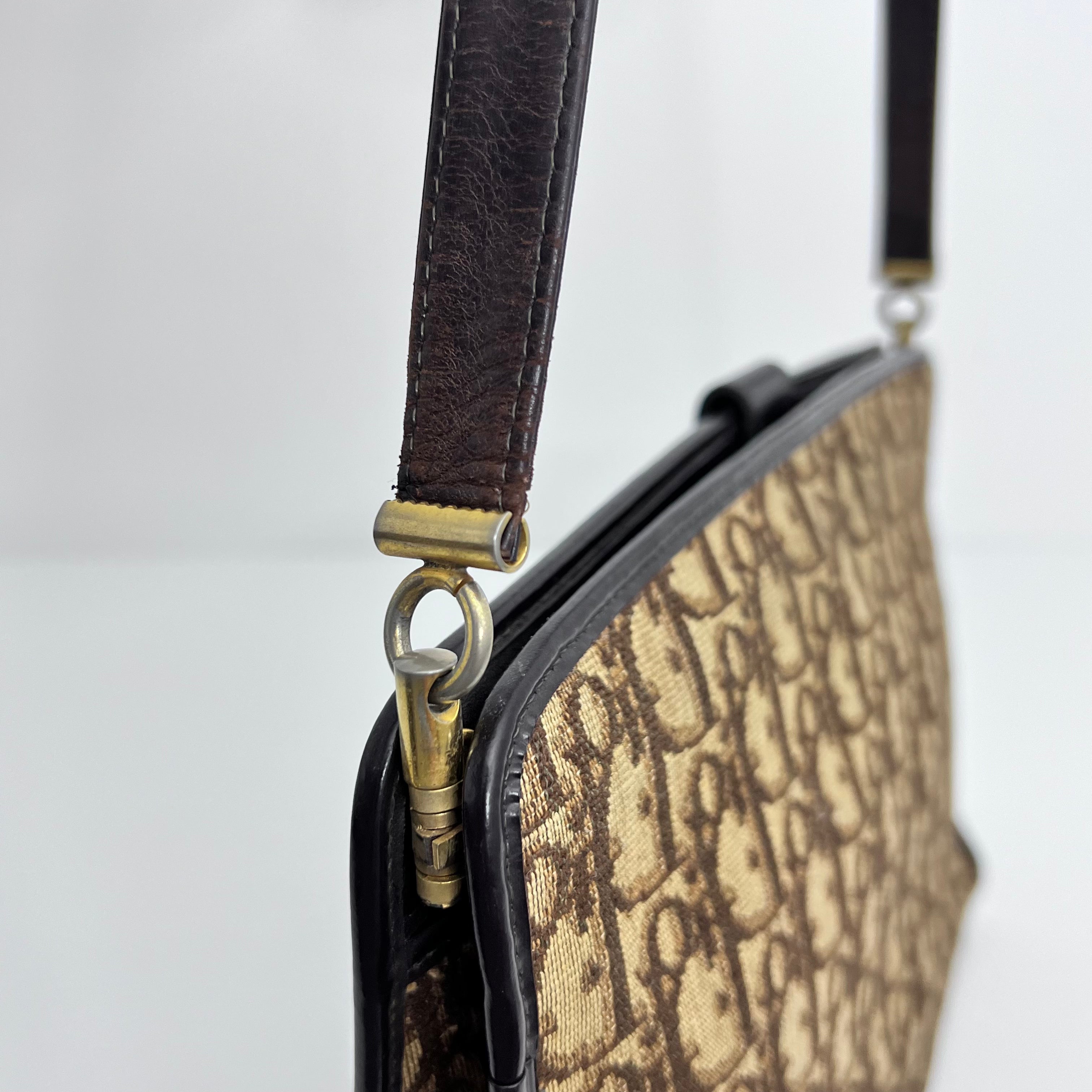 Trotter Lock Shoulder Bag