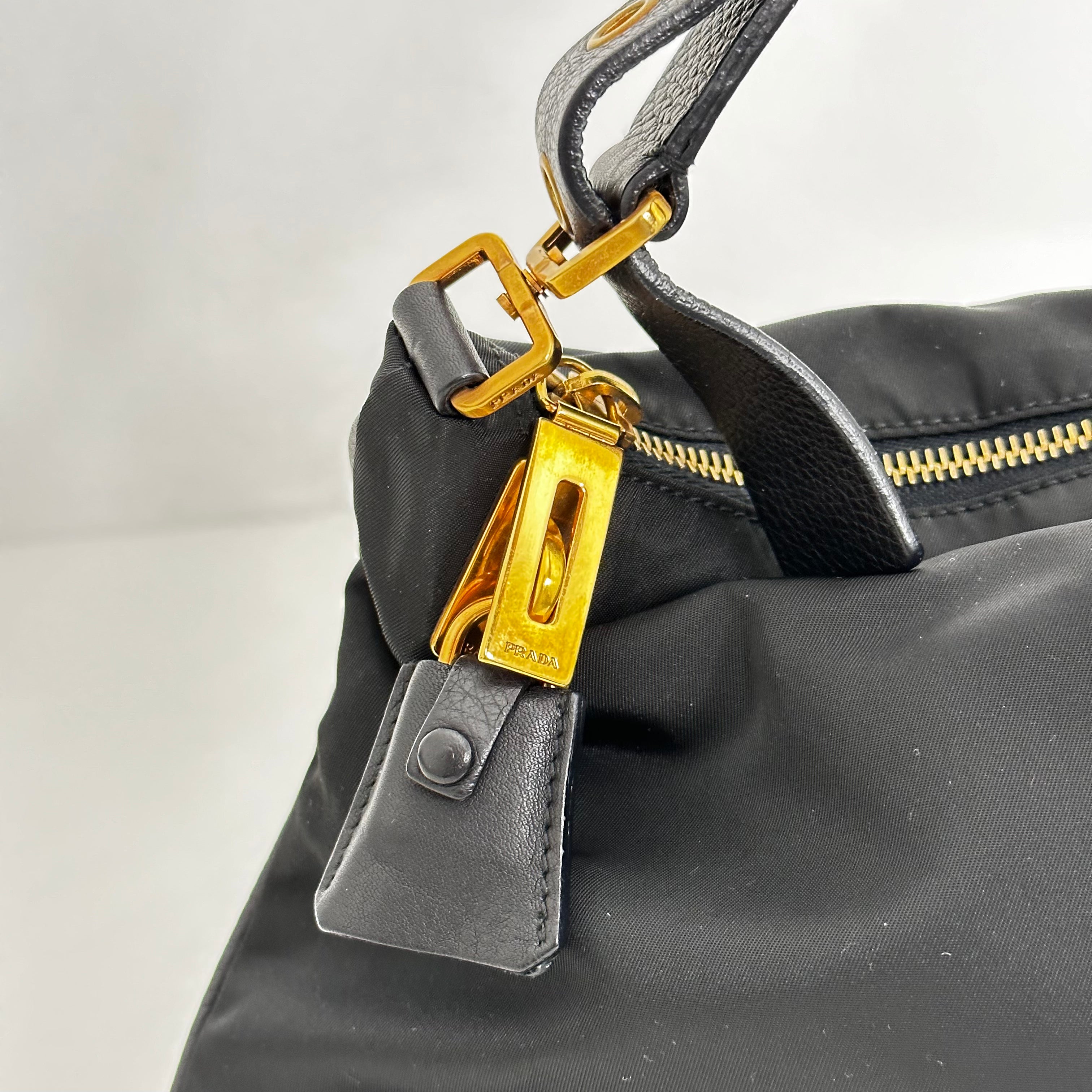 Lock Me Nylon Tessuto Shoulder Bag