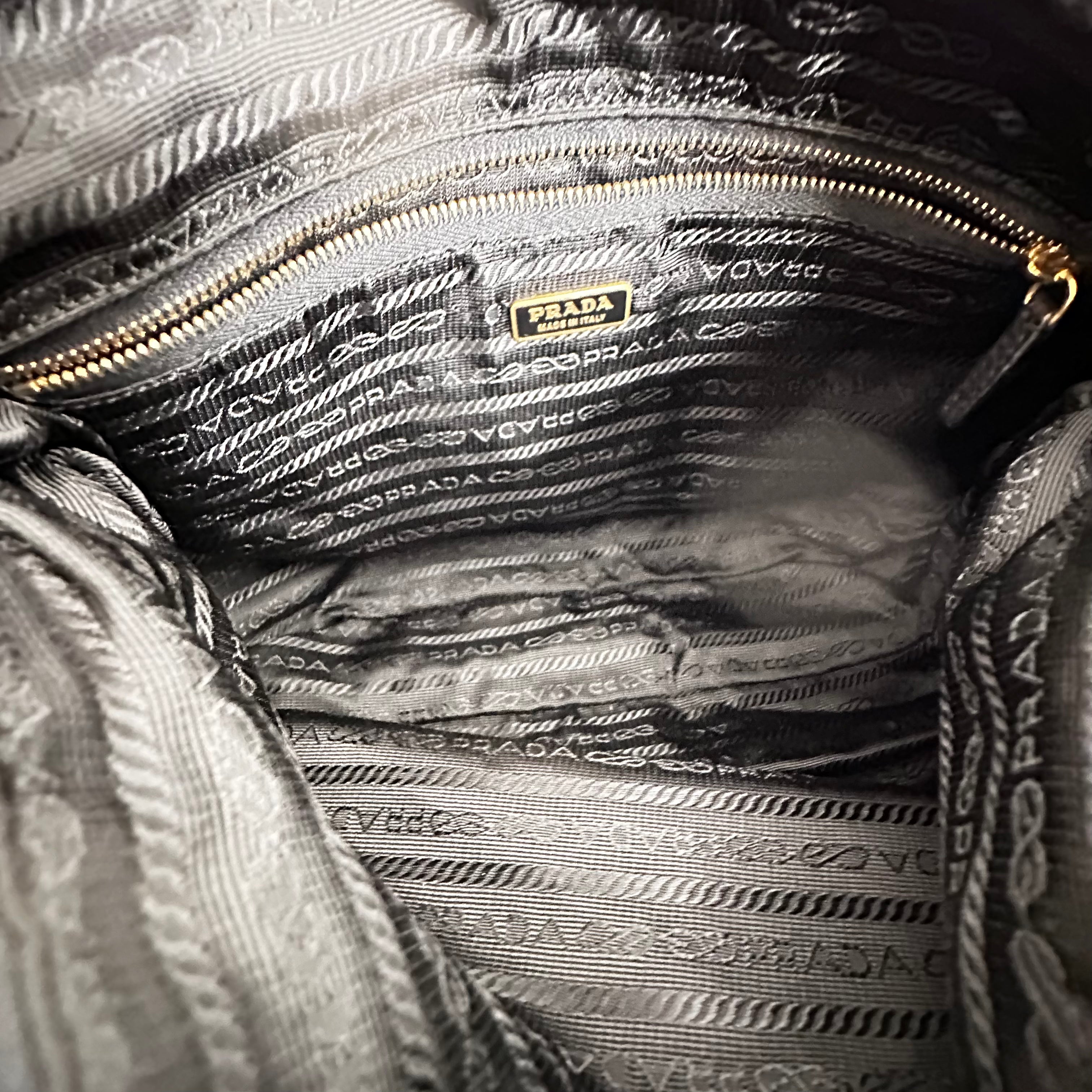 Lock Me Nylon Tessuto Shoulder Bag