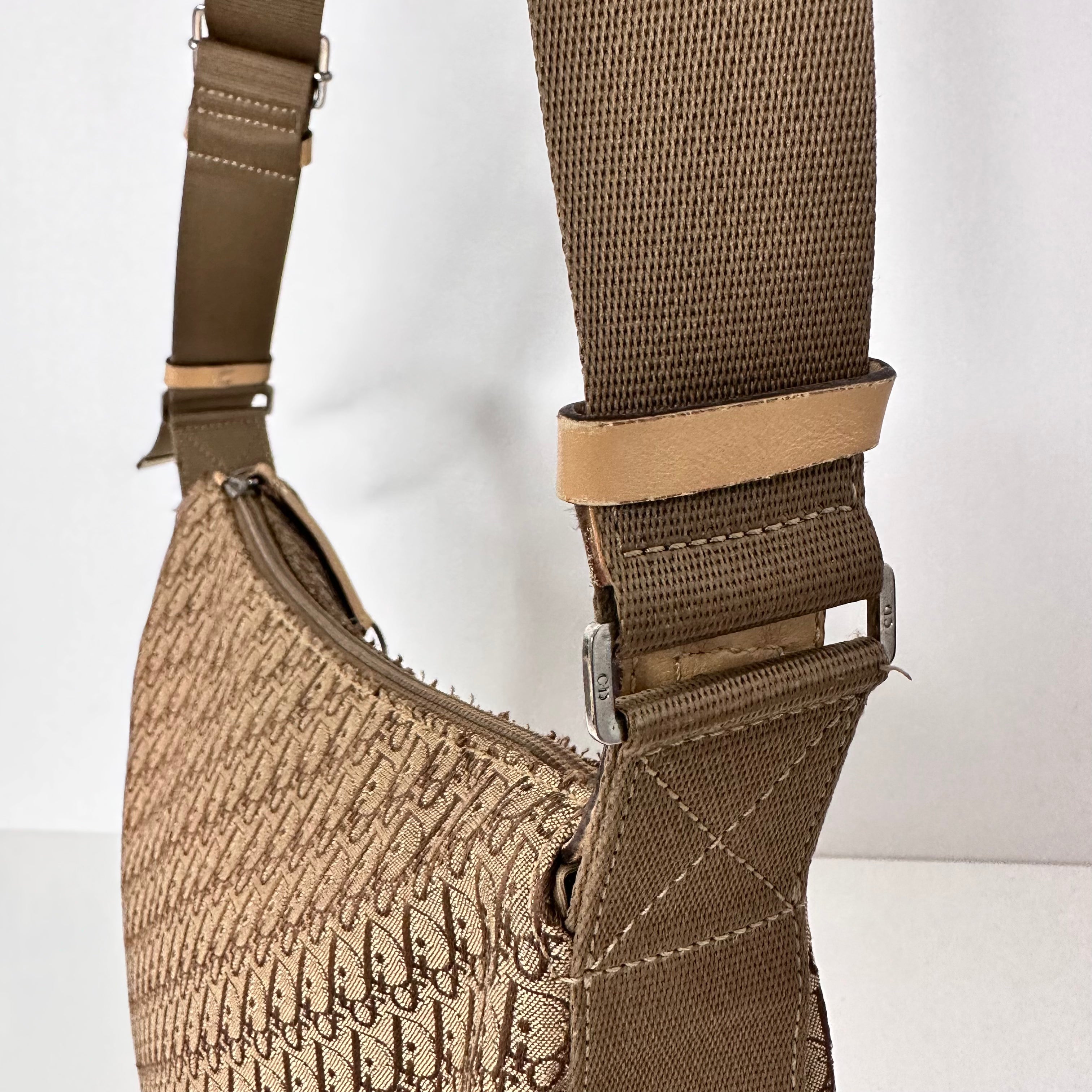 Trotter Messenger Bag