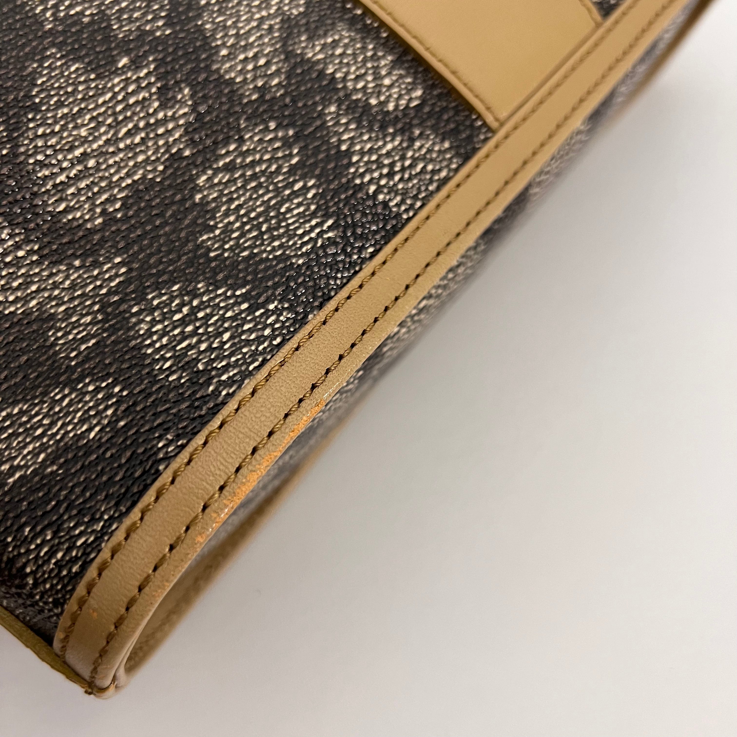 Giraffe Print Snap Close Crossbody