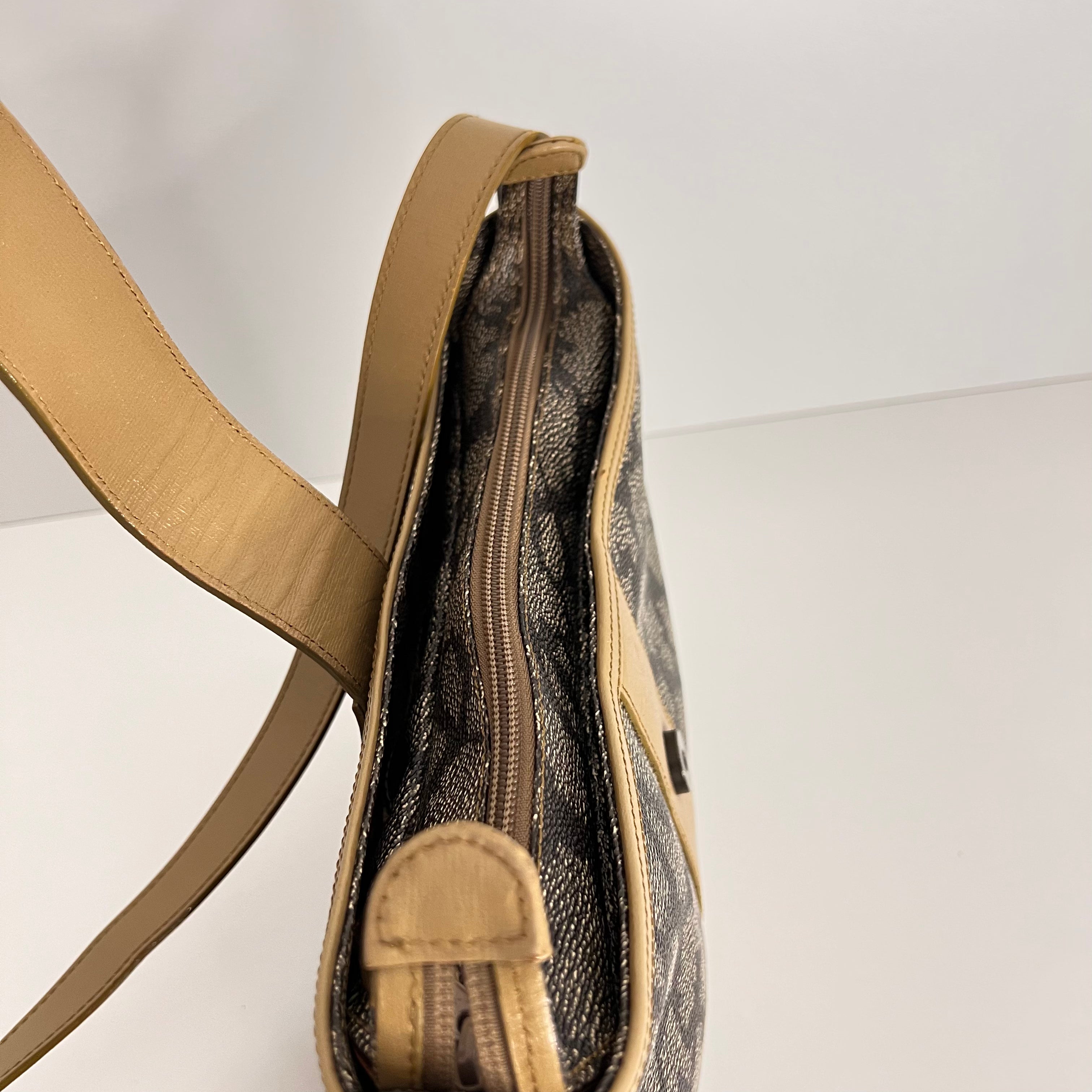 Giraffe Print Snap Close Crossbody