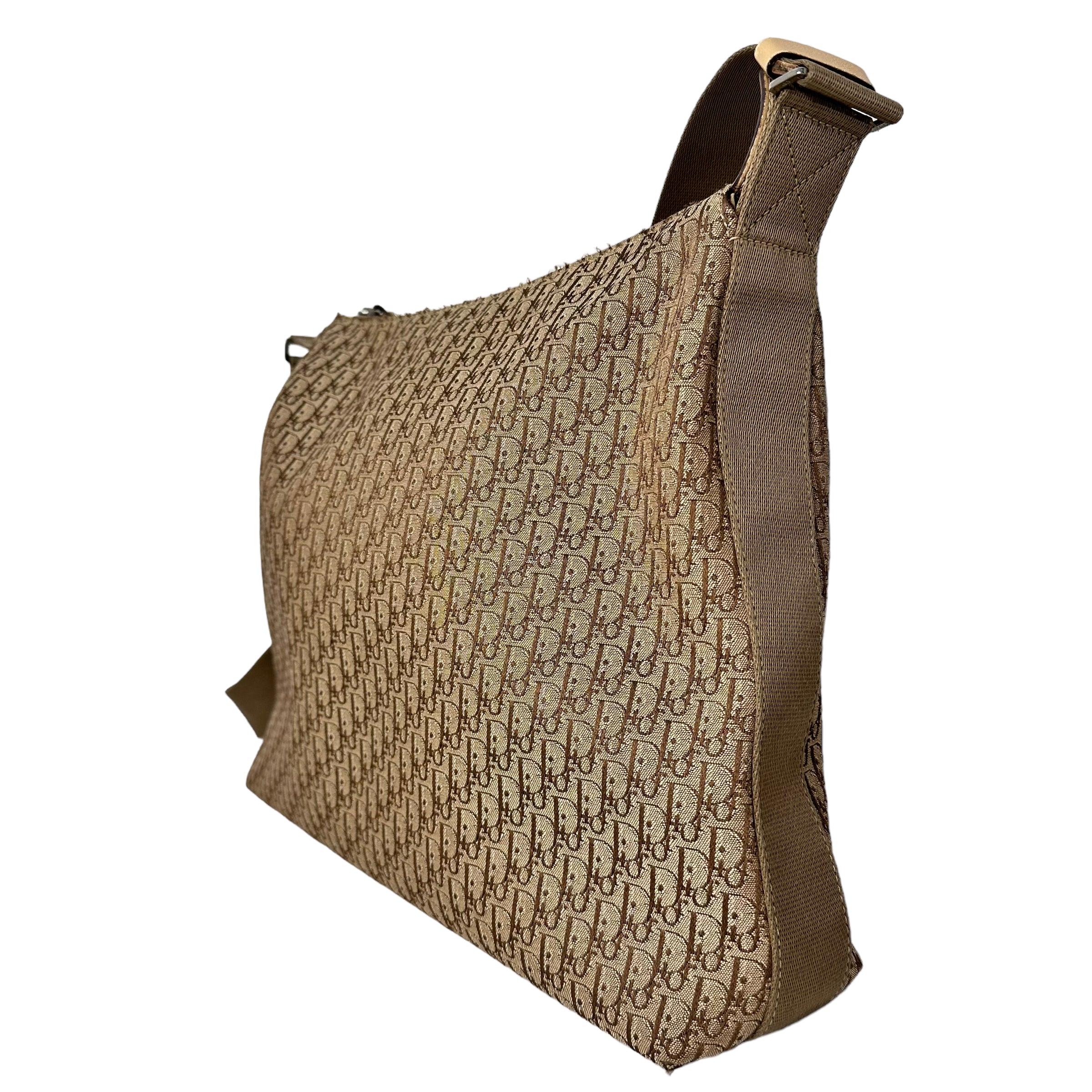 Trotter Messenger Bag