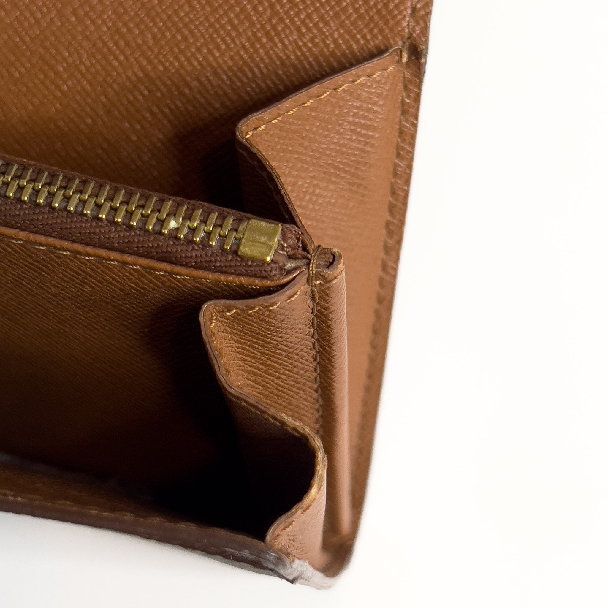 Monogram Wallet on Chain