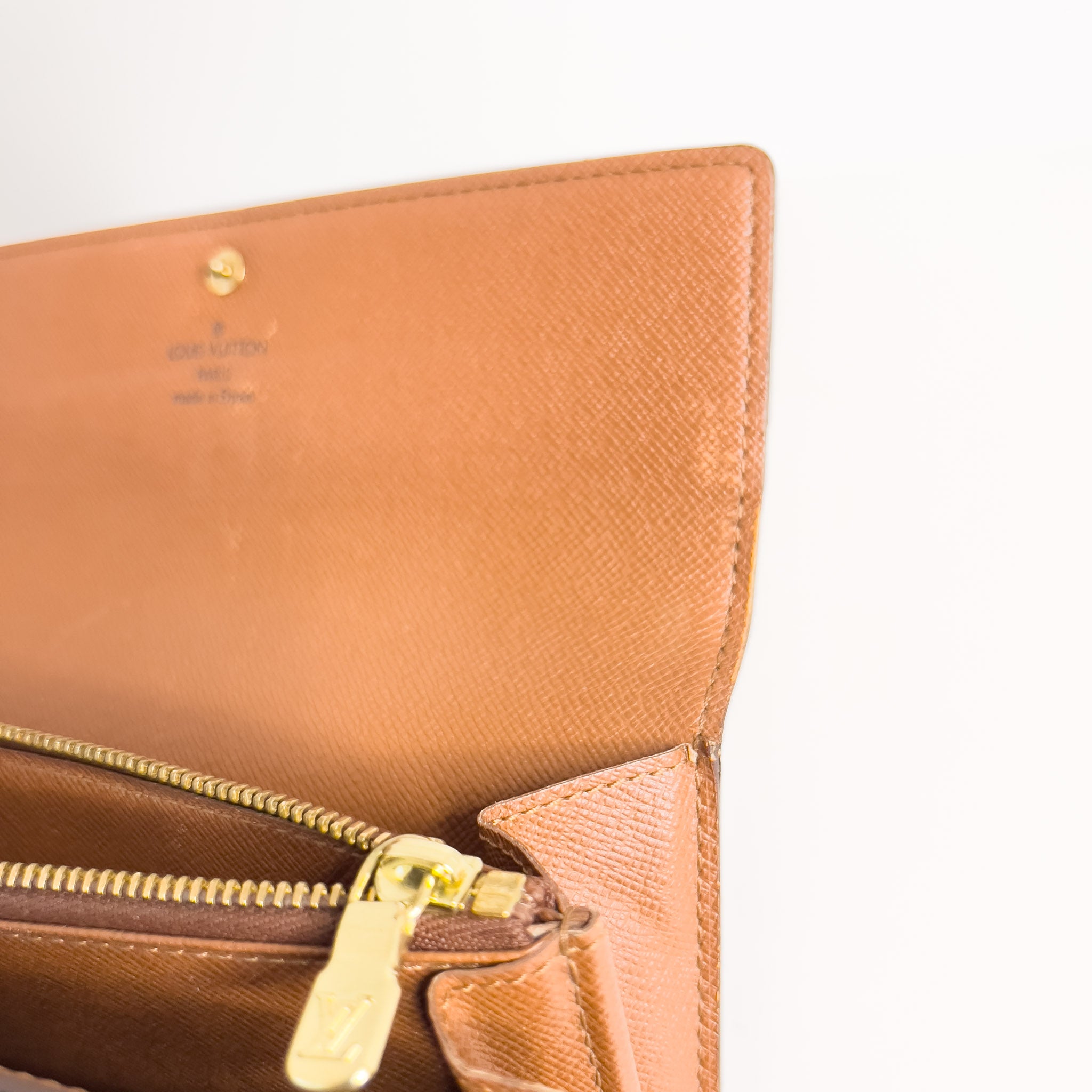 Monogram Wallet on Chain