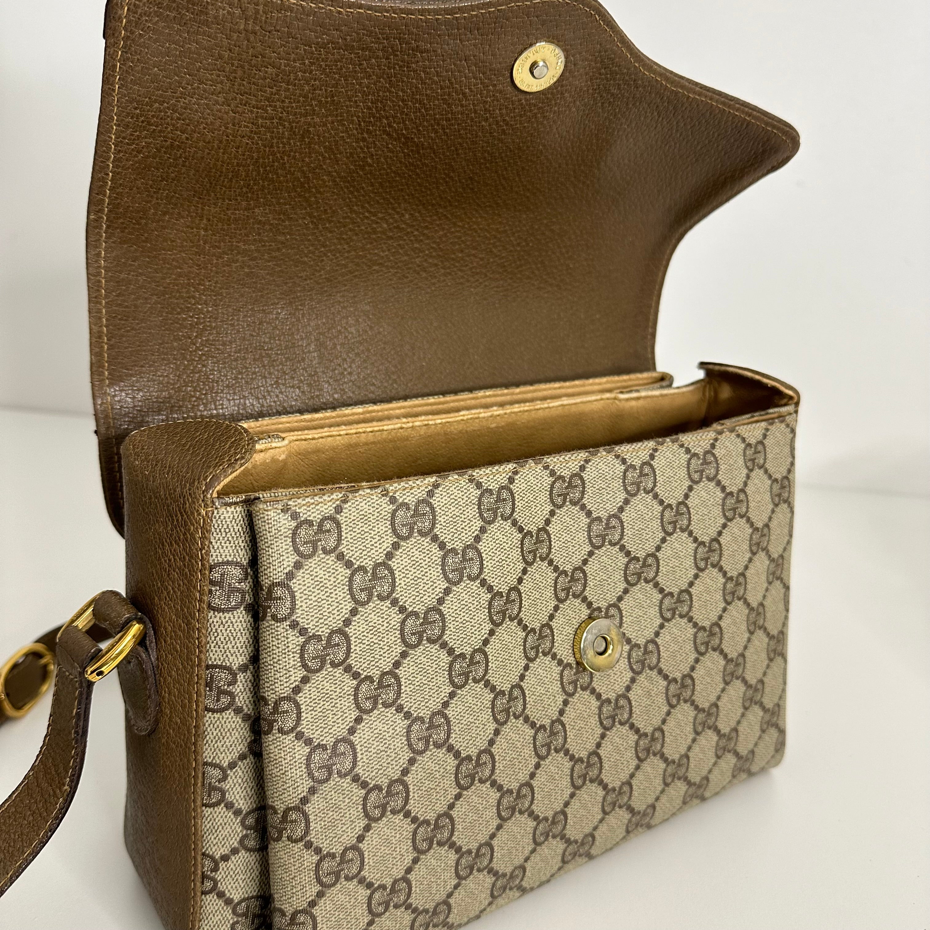 GG Supreme Crossbody Bag