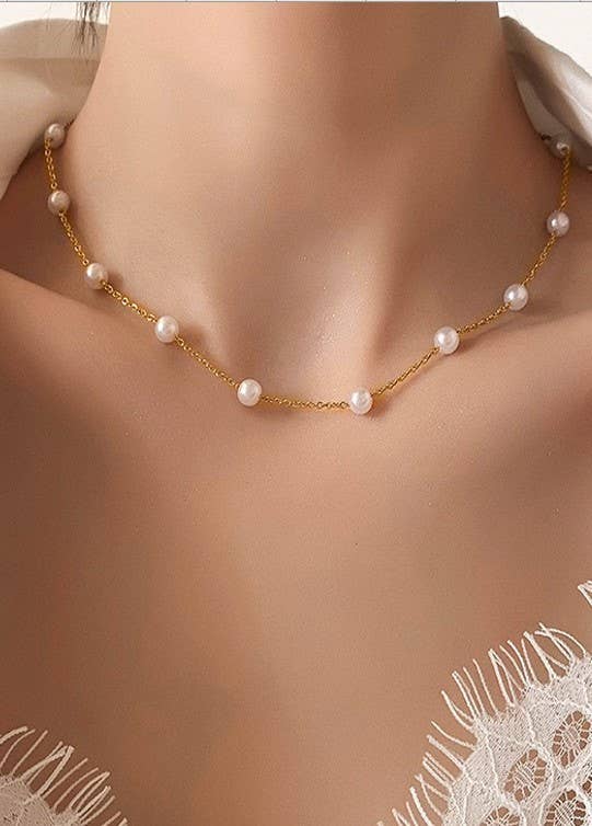 PEARLY GIRL NECKLACE