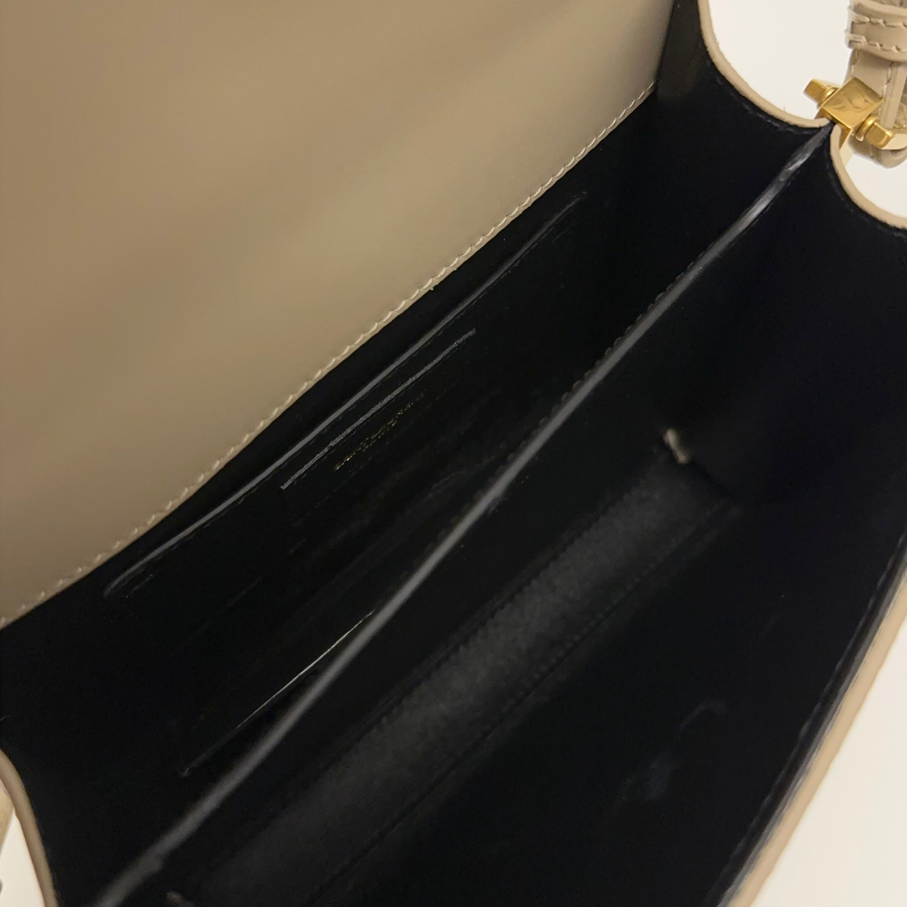 Medium Cassandra Top Handle