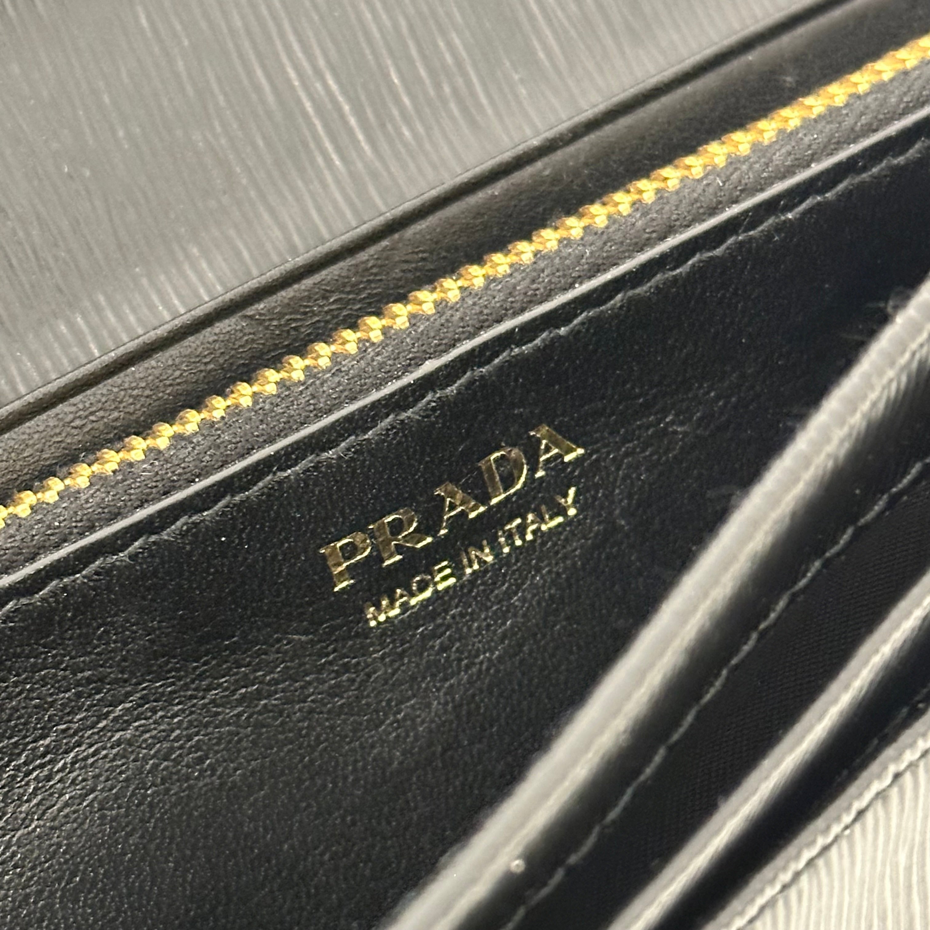 Vitello Move Long Wallet w/ Chain