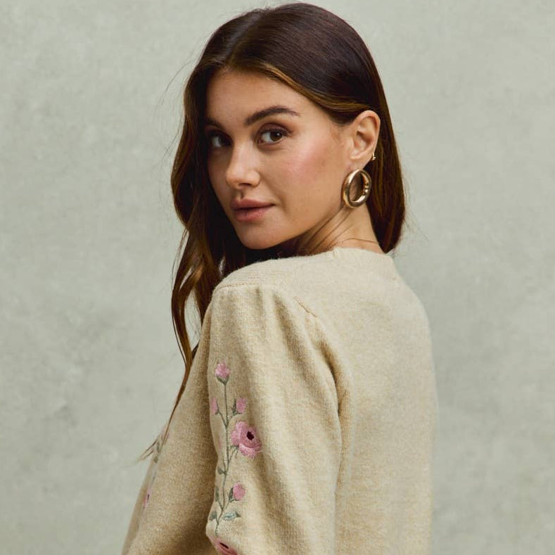 FLORAL EMBROIDERED SCALLOP SWEATER TOP