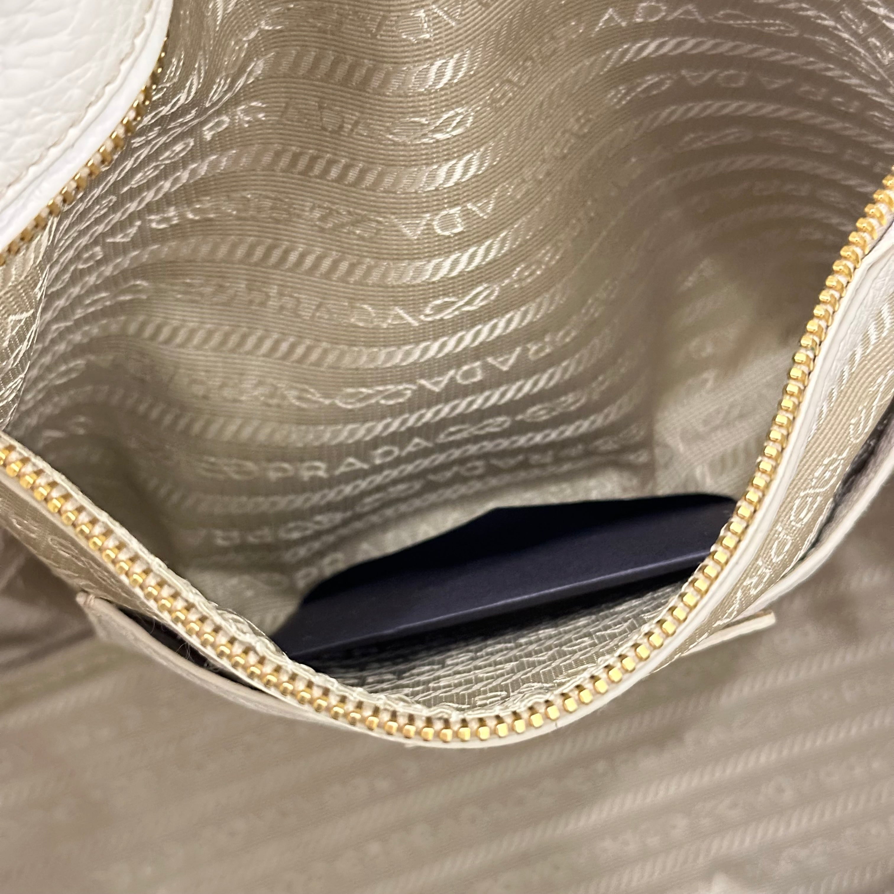 Vitello Daino Shoulder Bag