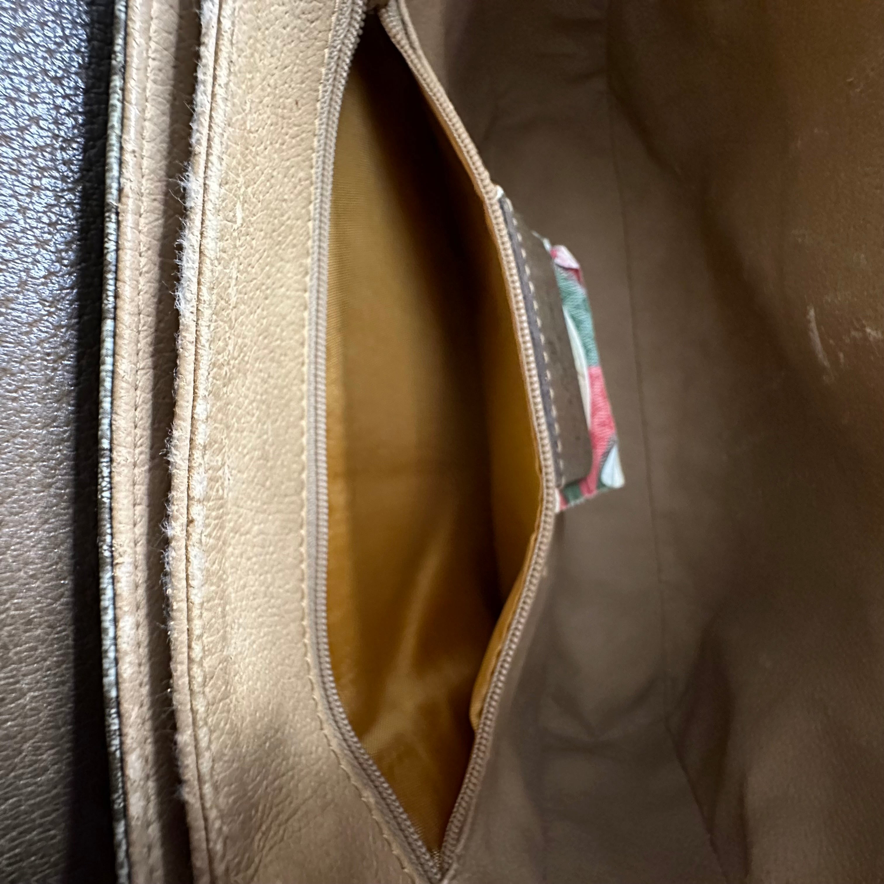 GG Supreme Crossbody Bag