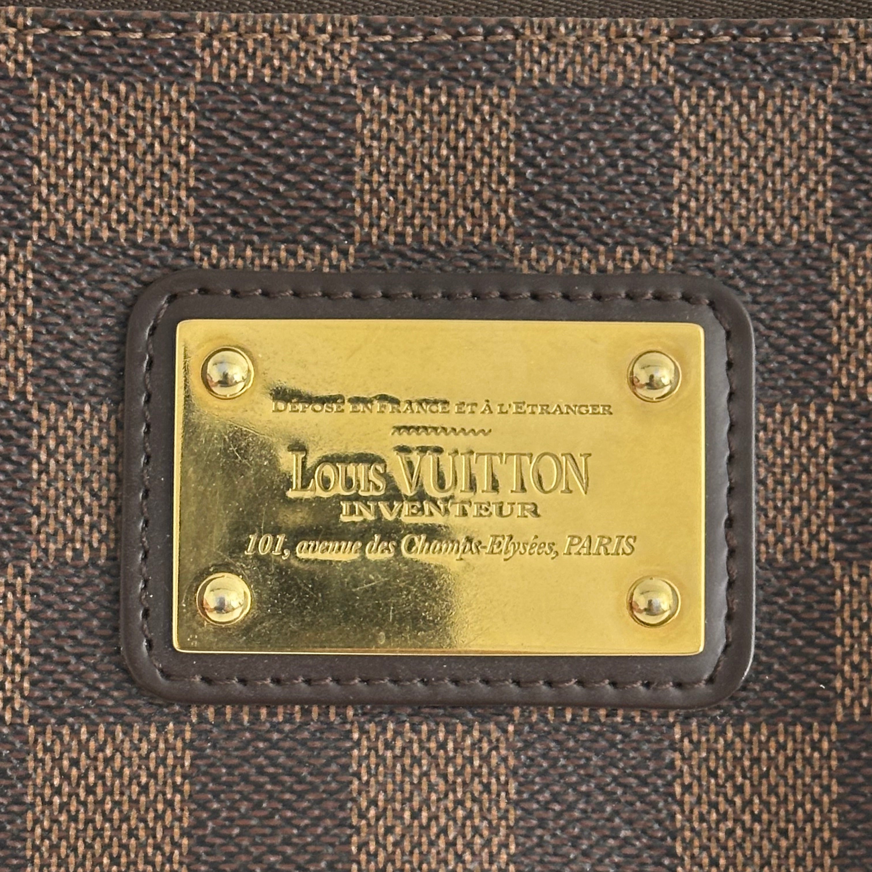 Eva Pochette
