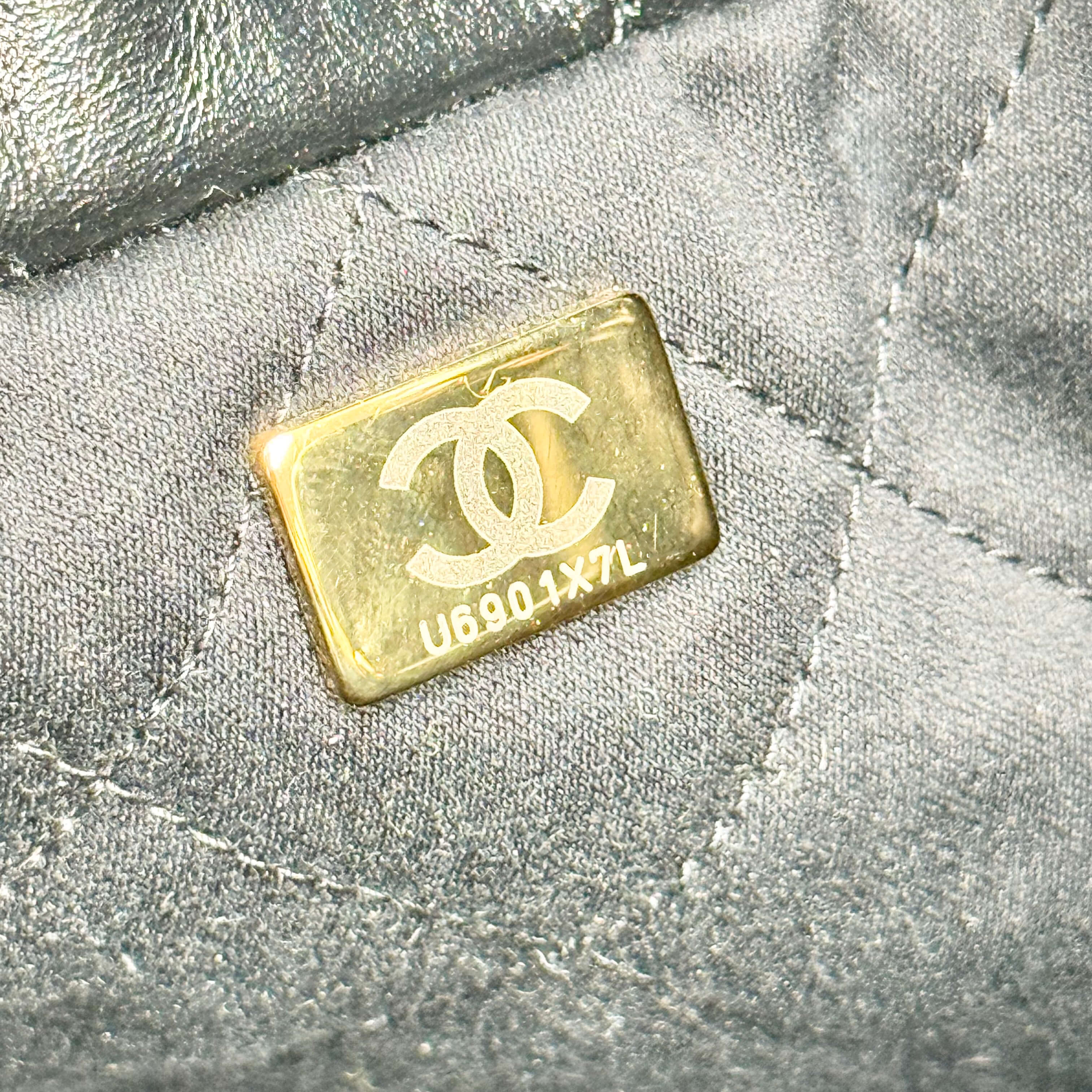 Mini Chanel 22 Hobo