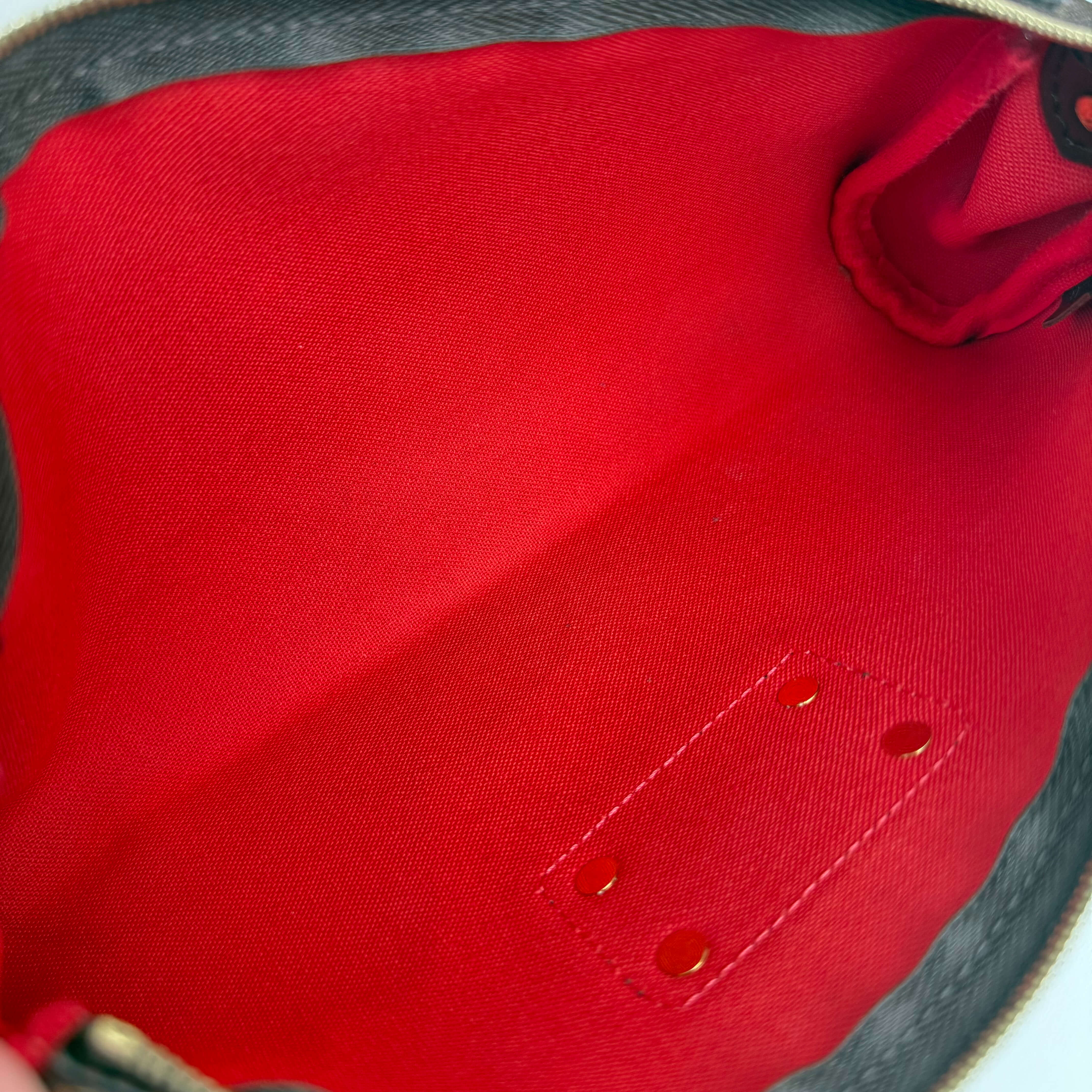 Eva Pochette