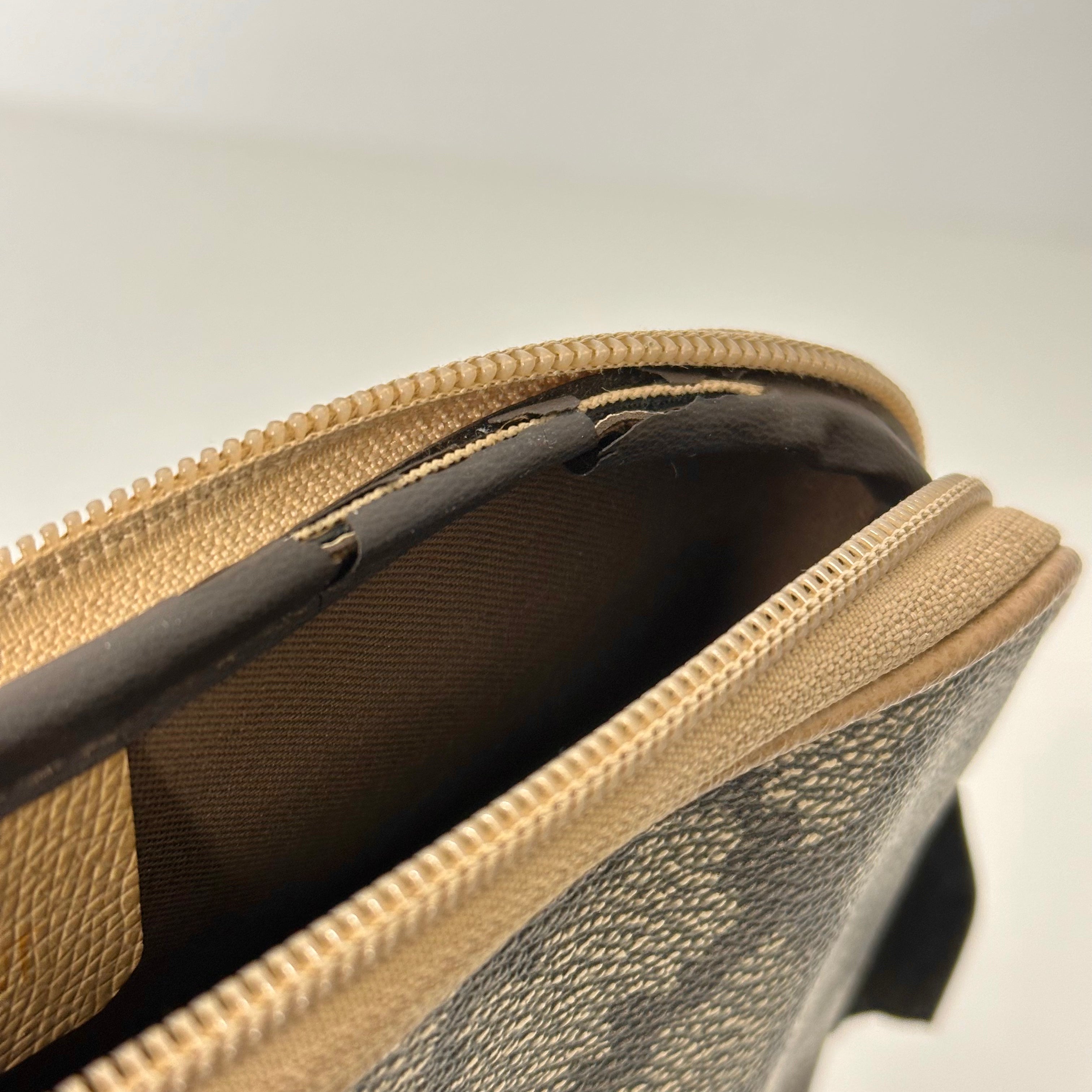 Giraffe Pouch