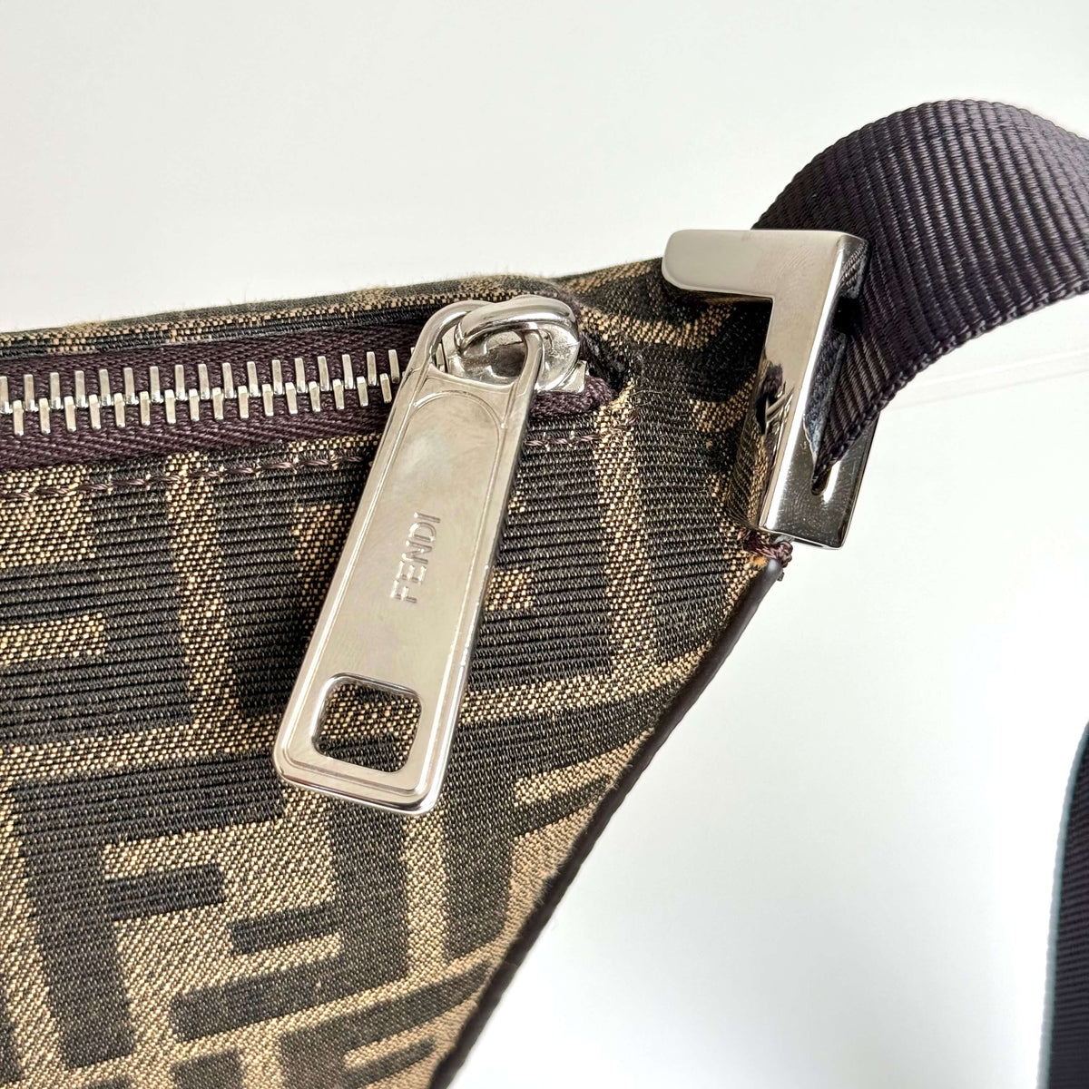 Zucca Messenger Bag