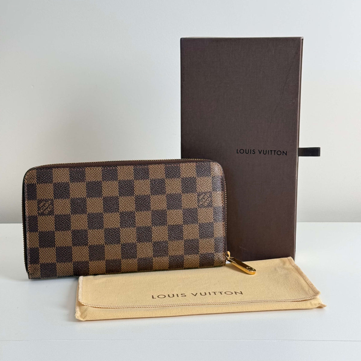 Damier Ebene Zippy Organizer Wallet