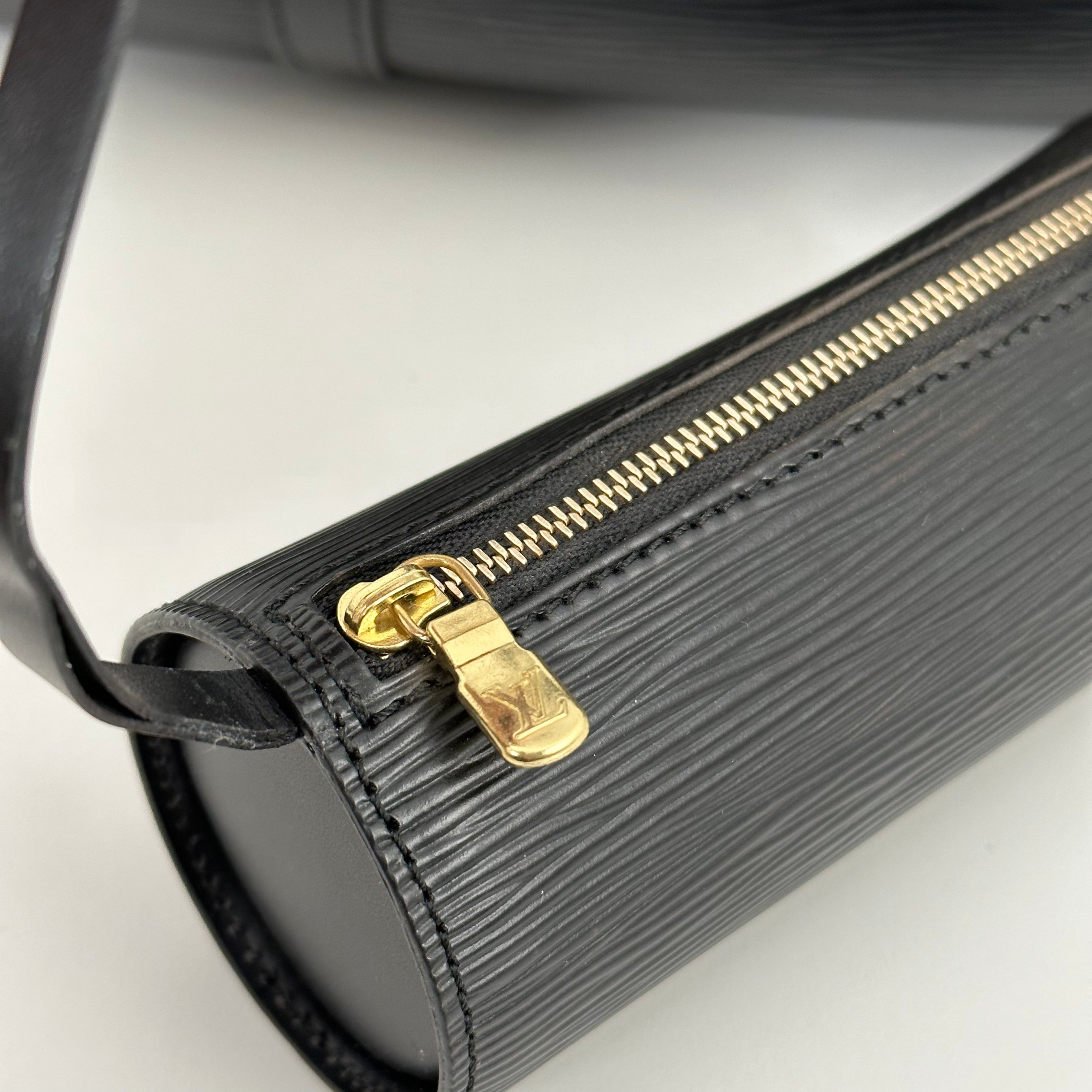 Black Epi Soufflot w/ Pouch