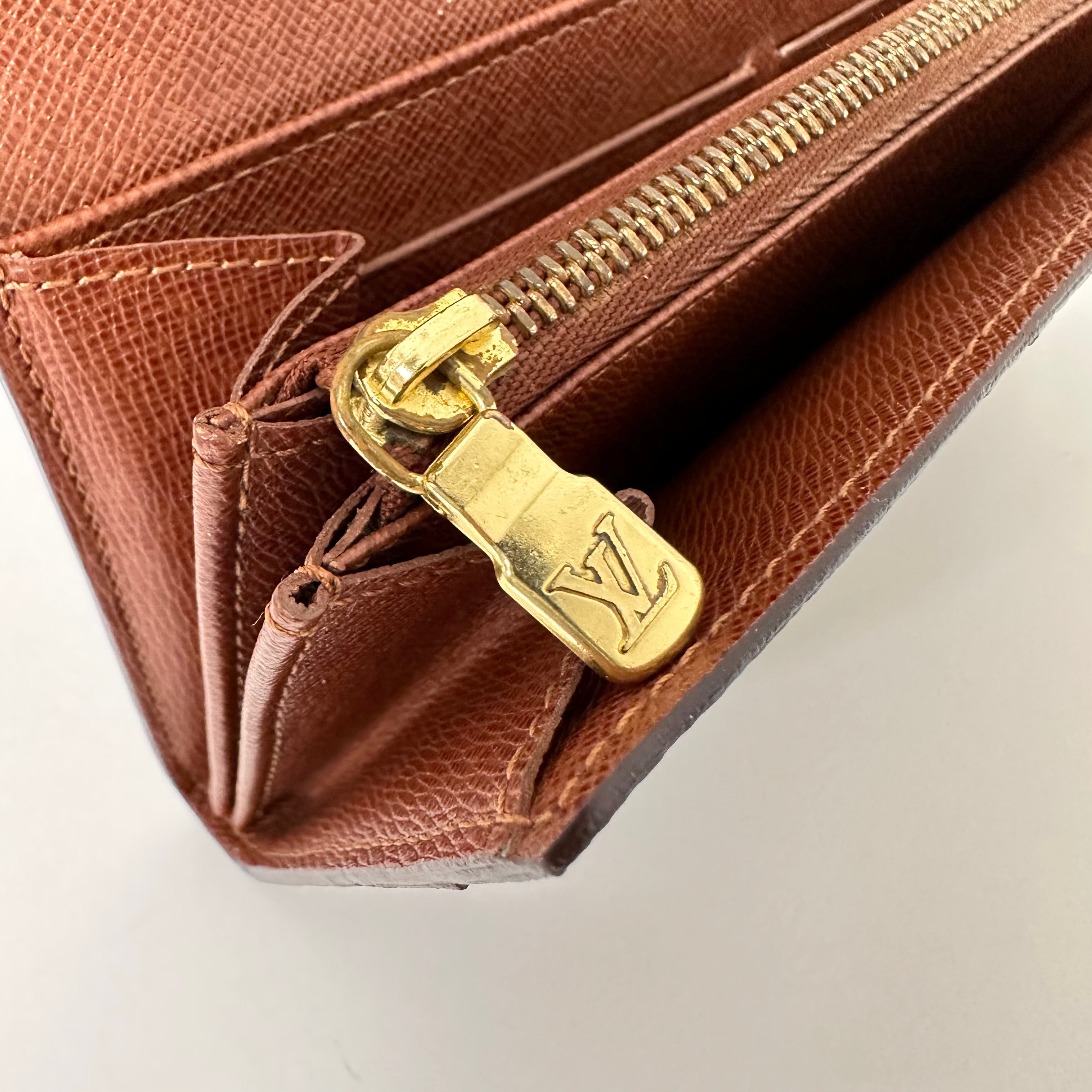 Sarah Wallet with Gold Chain