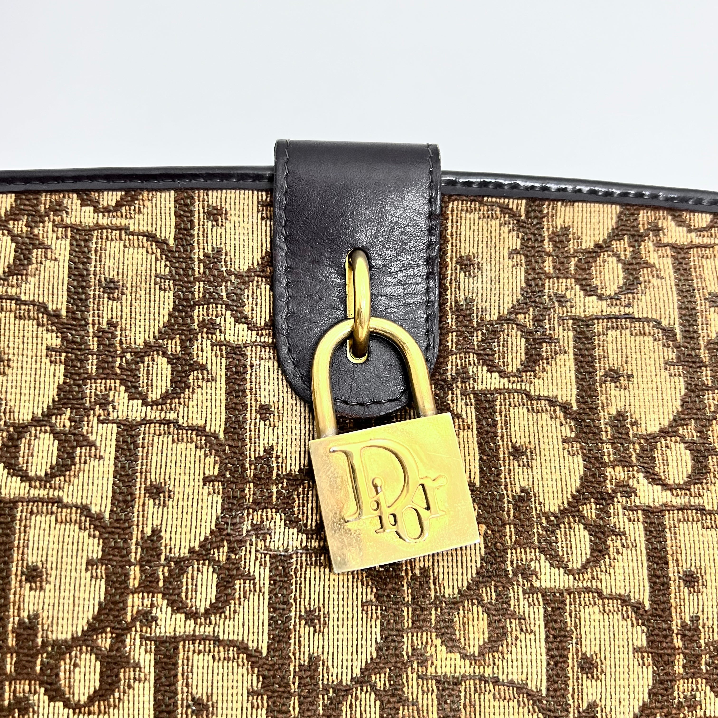 Trotter Lock Shoulder Bag