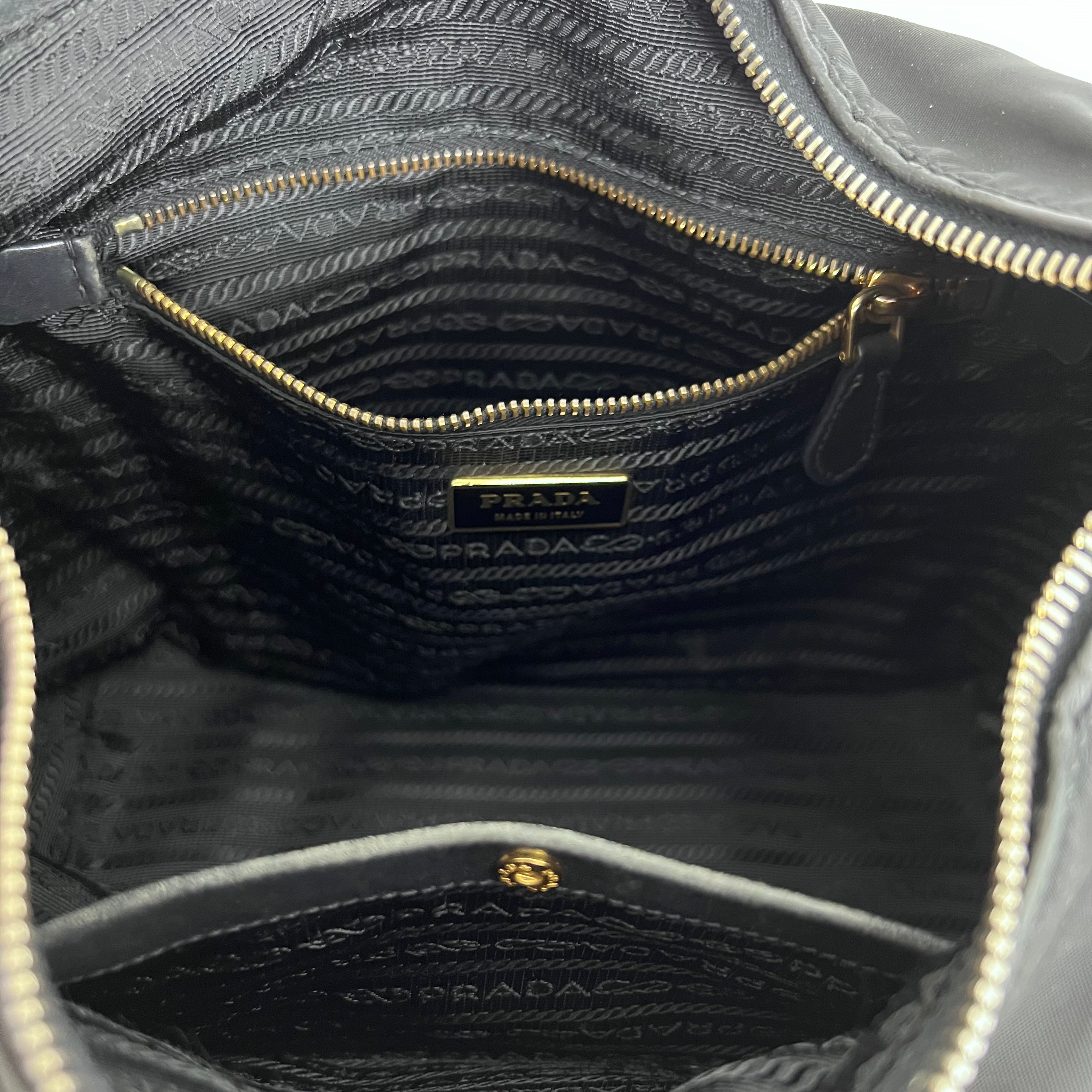 Nylon Tessuto Shoulder Bag