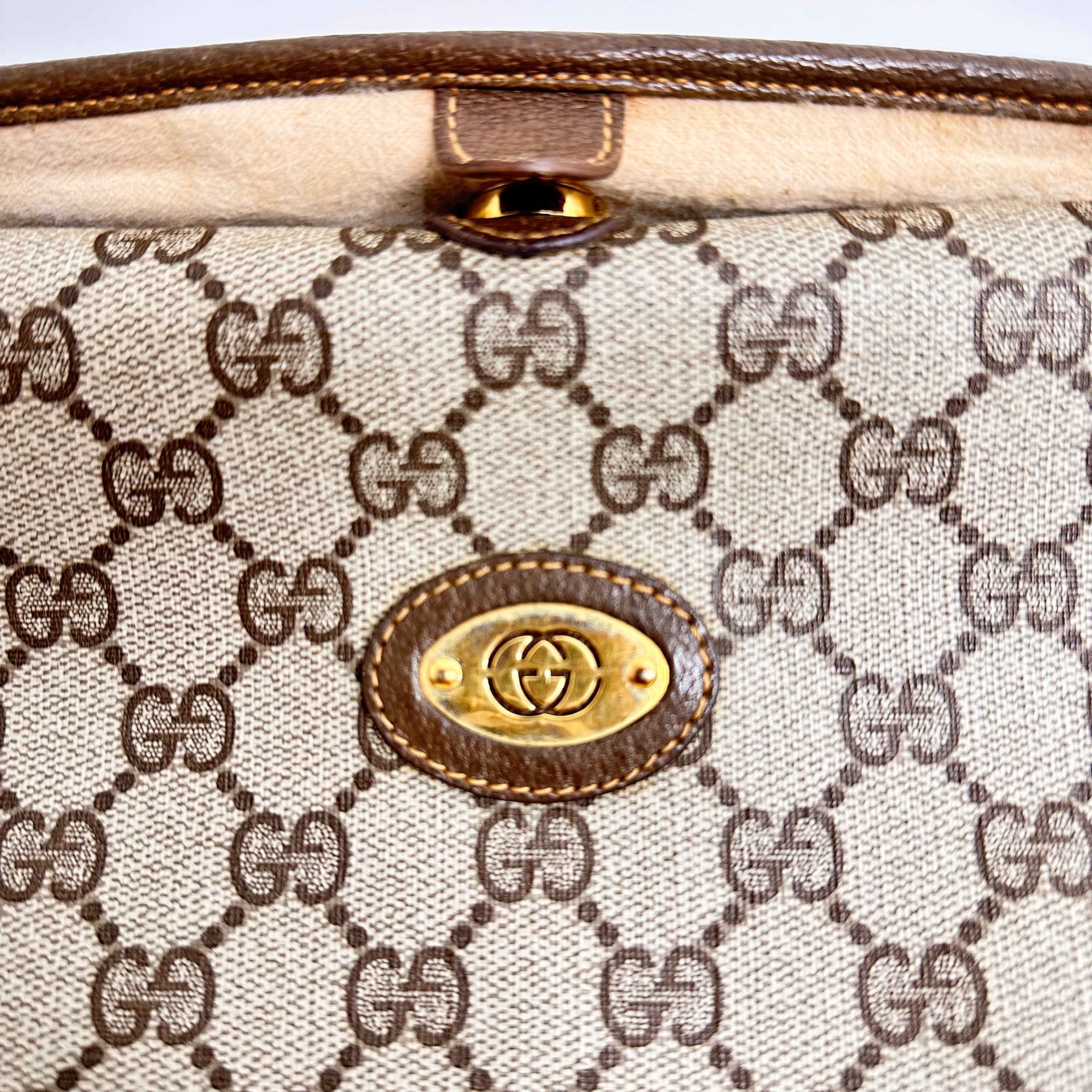 GG Supreme Shoulder Bag