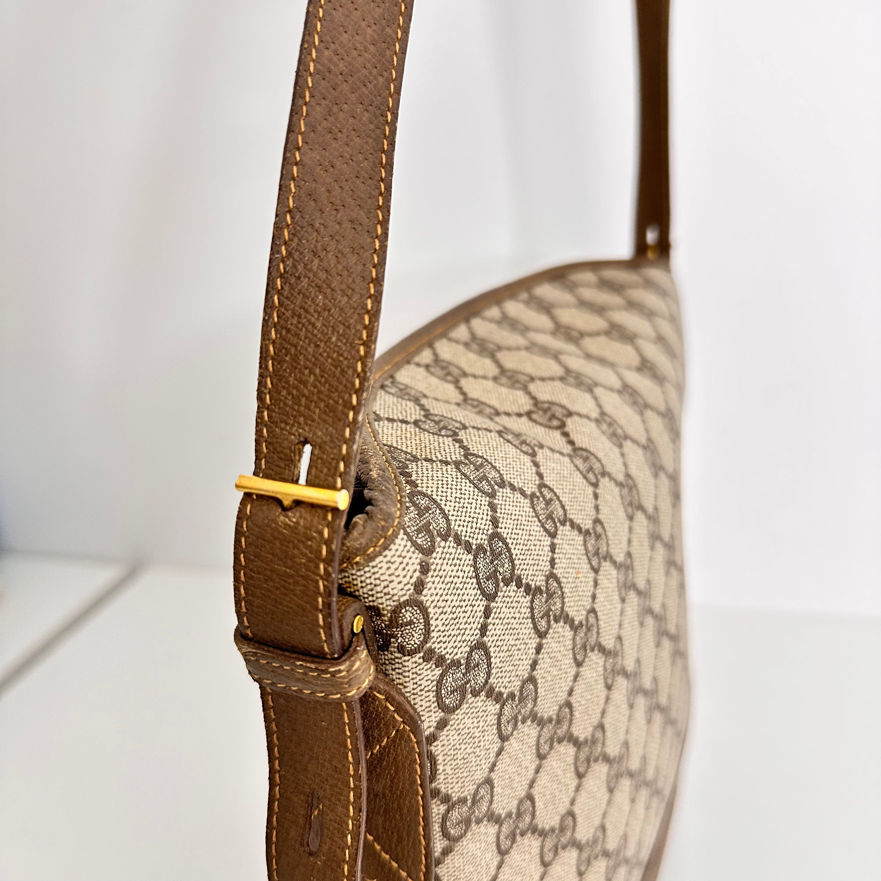GG Supreme Shoulder Bag