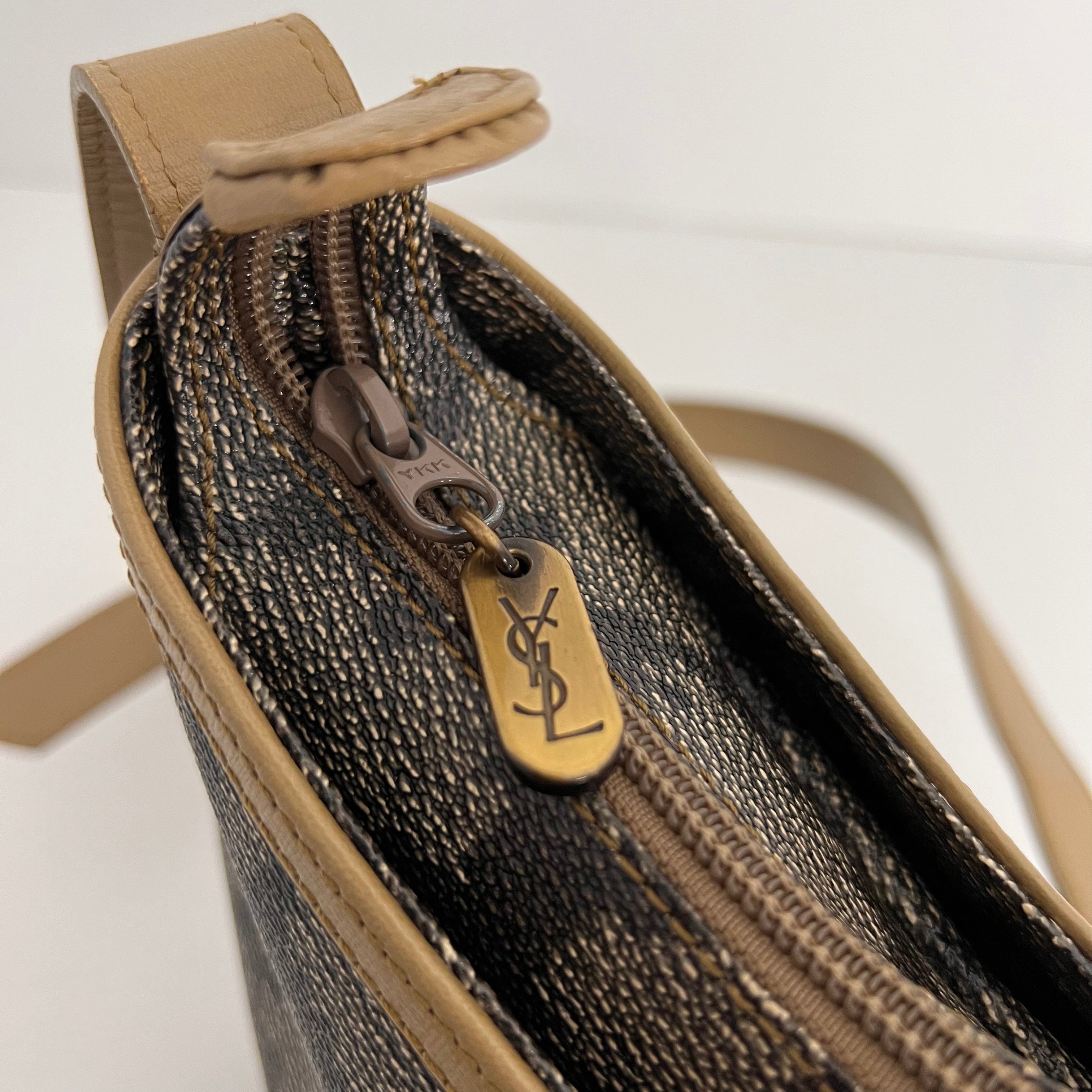 Giraffe Print Snap Close Crossbody