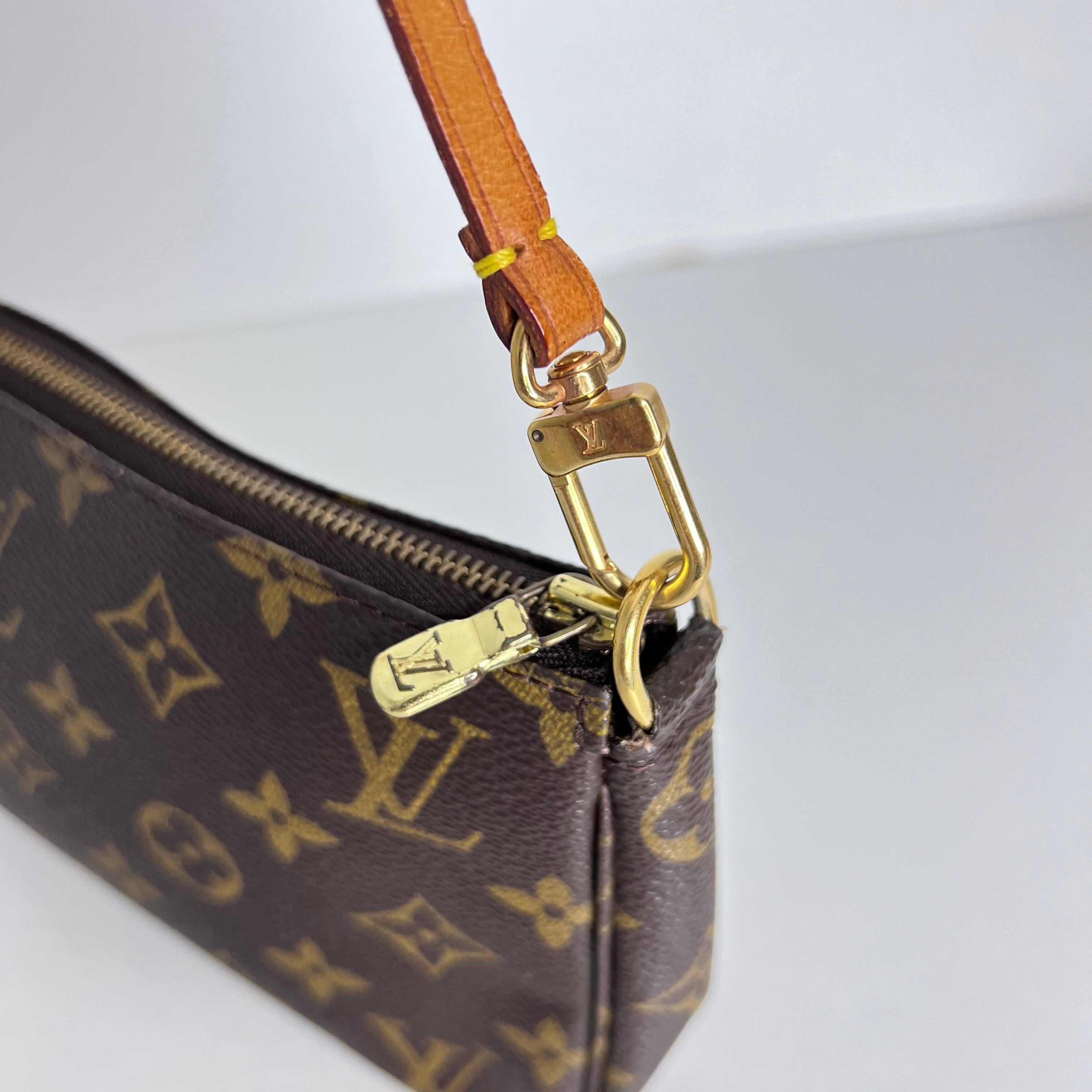 Pochette Accessories