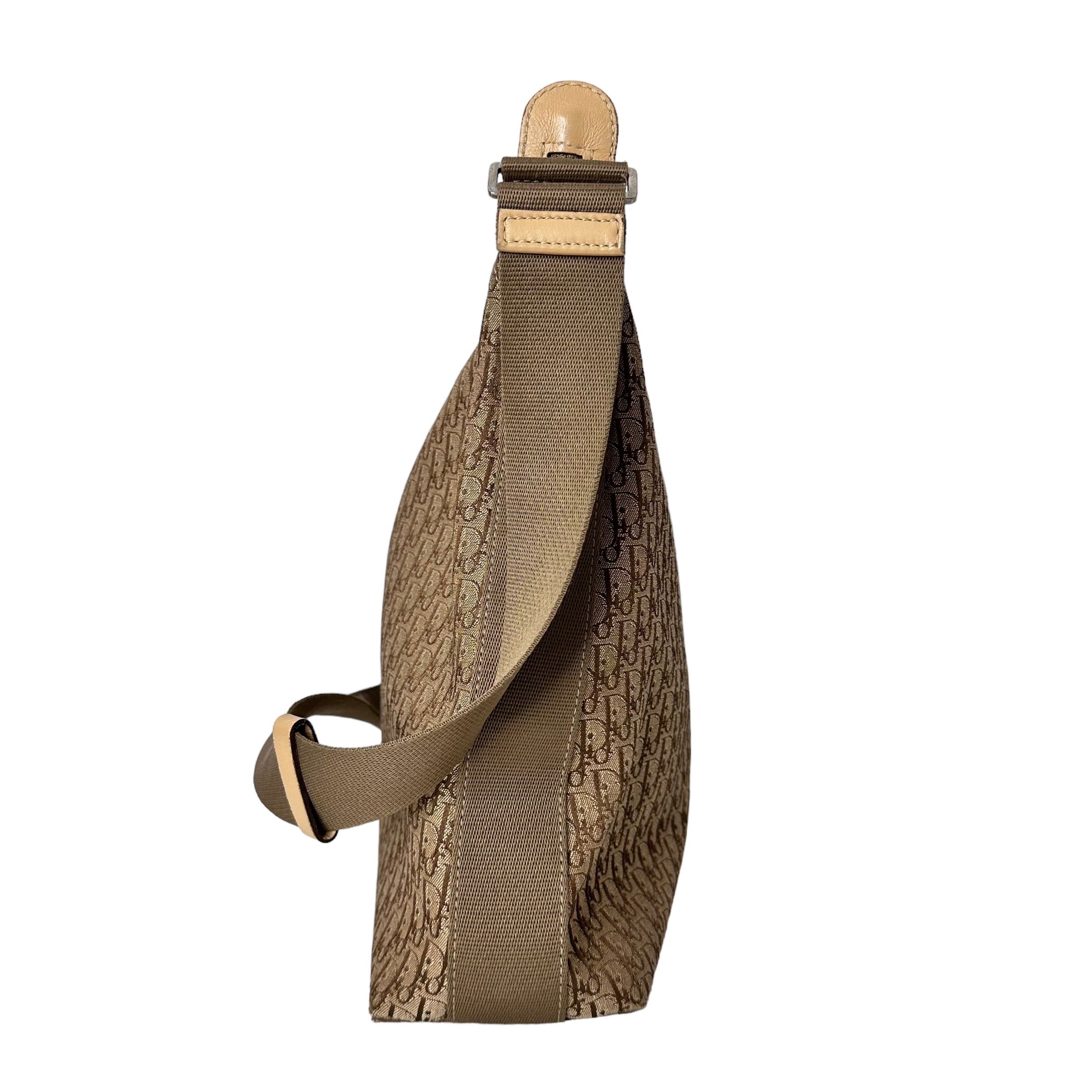 Trotter Messenger Bag