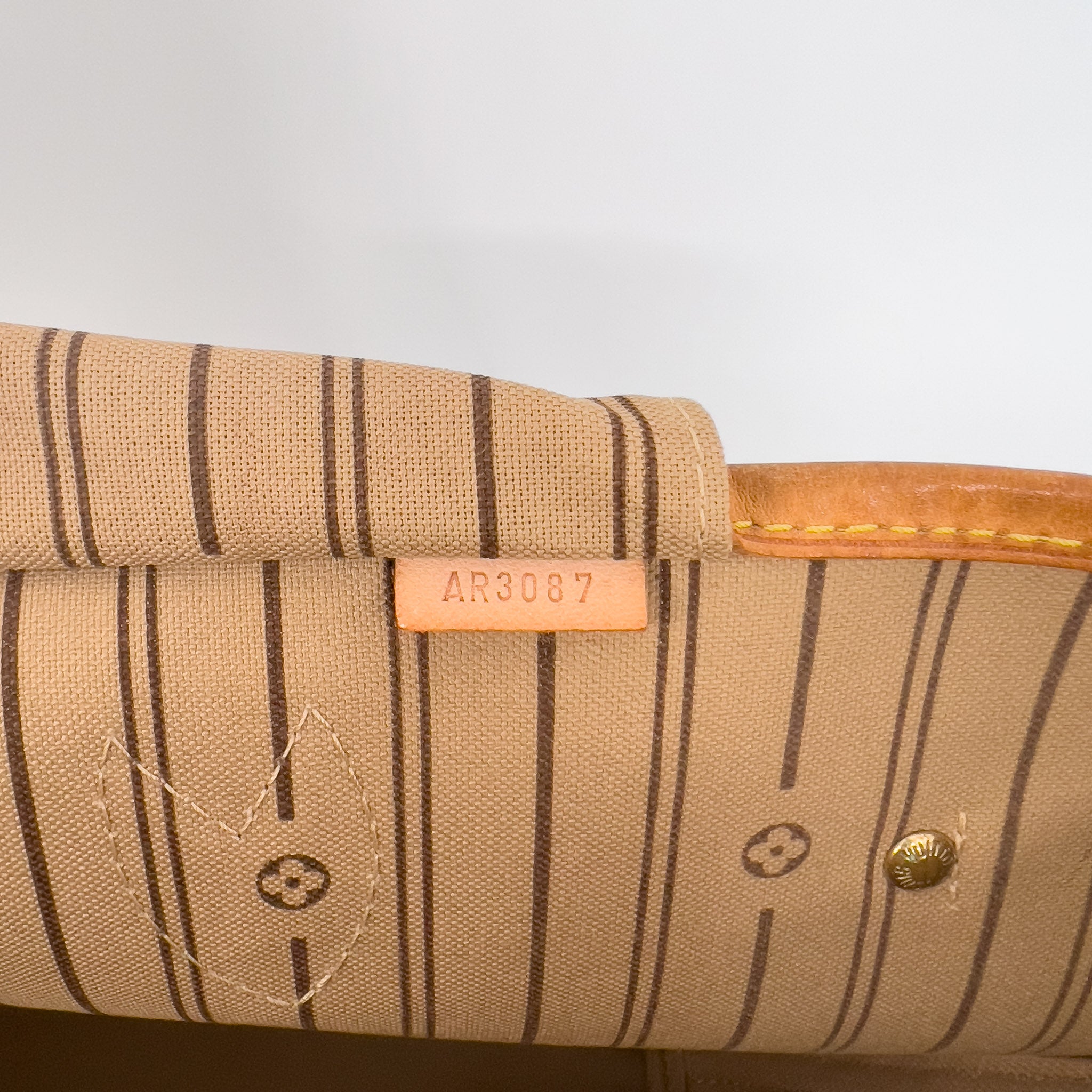 Damier Ebene Pochette Eva