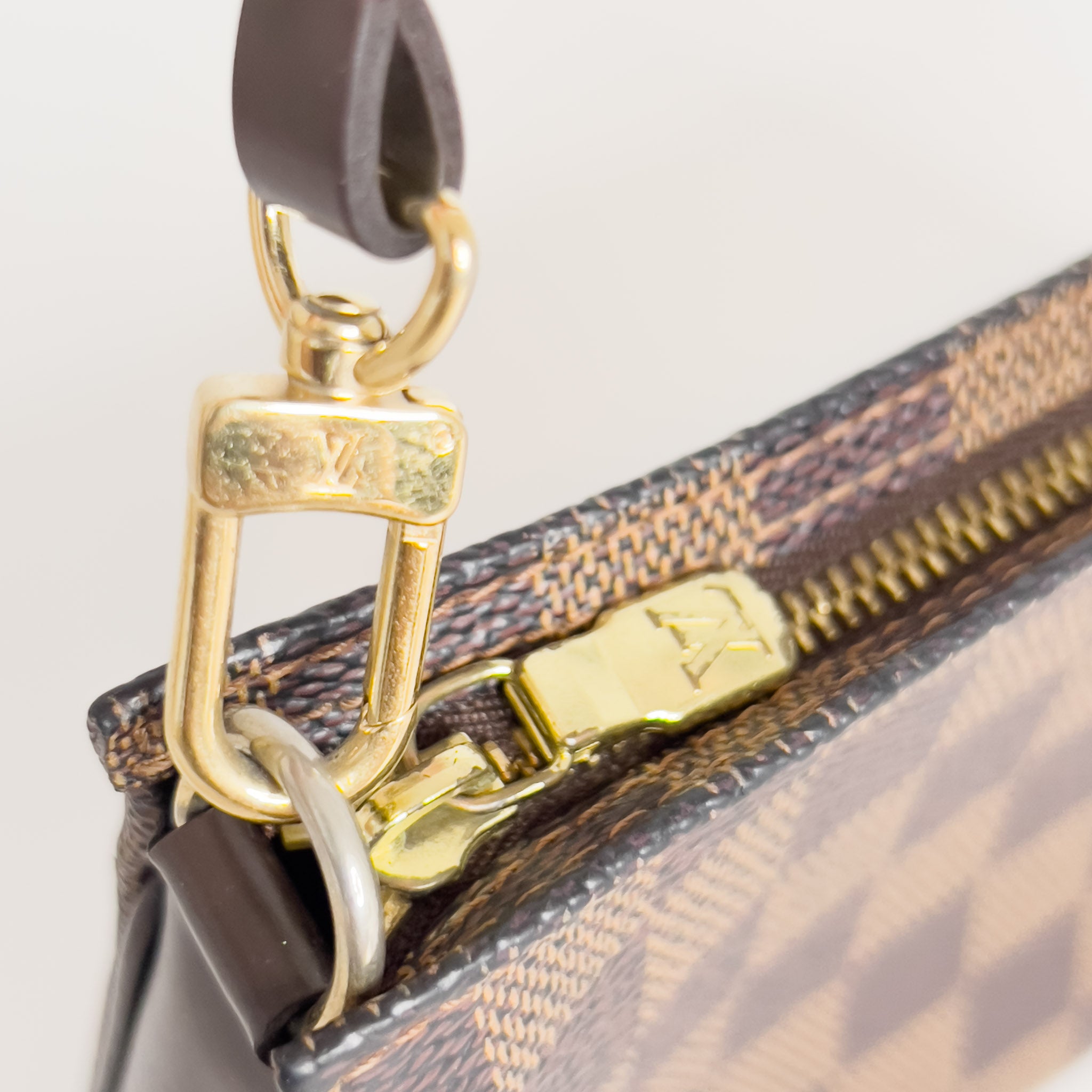 Damier Ebene Pochette