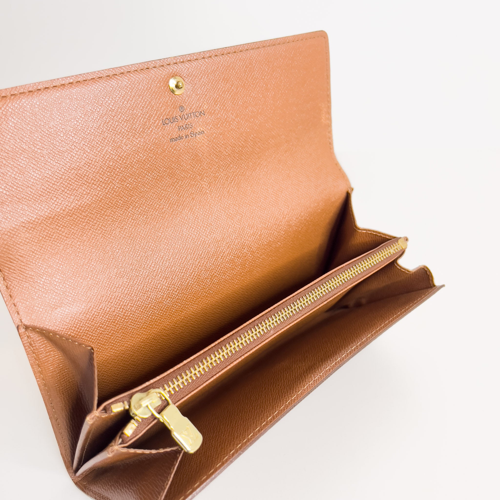 Monogram Wallet on Chain