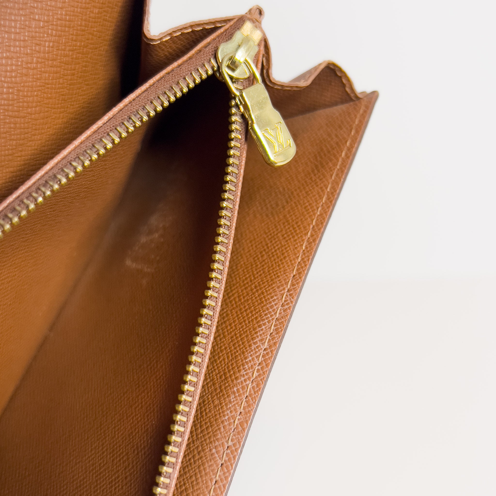 Monogram Wallet on Chain