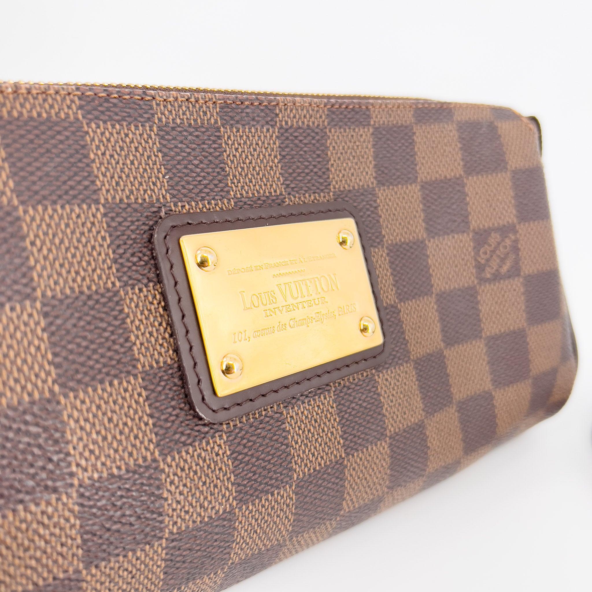 Damier Ebene Pochette Eva